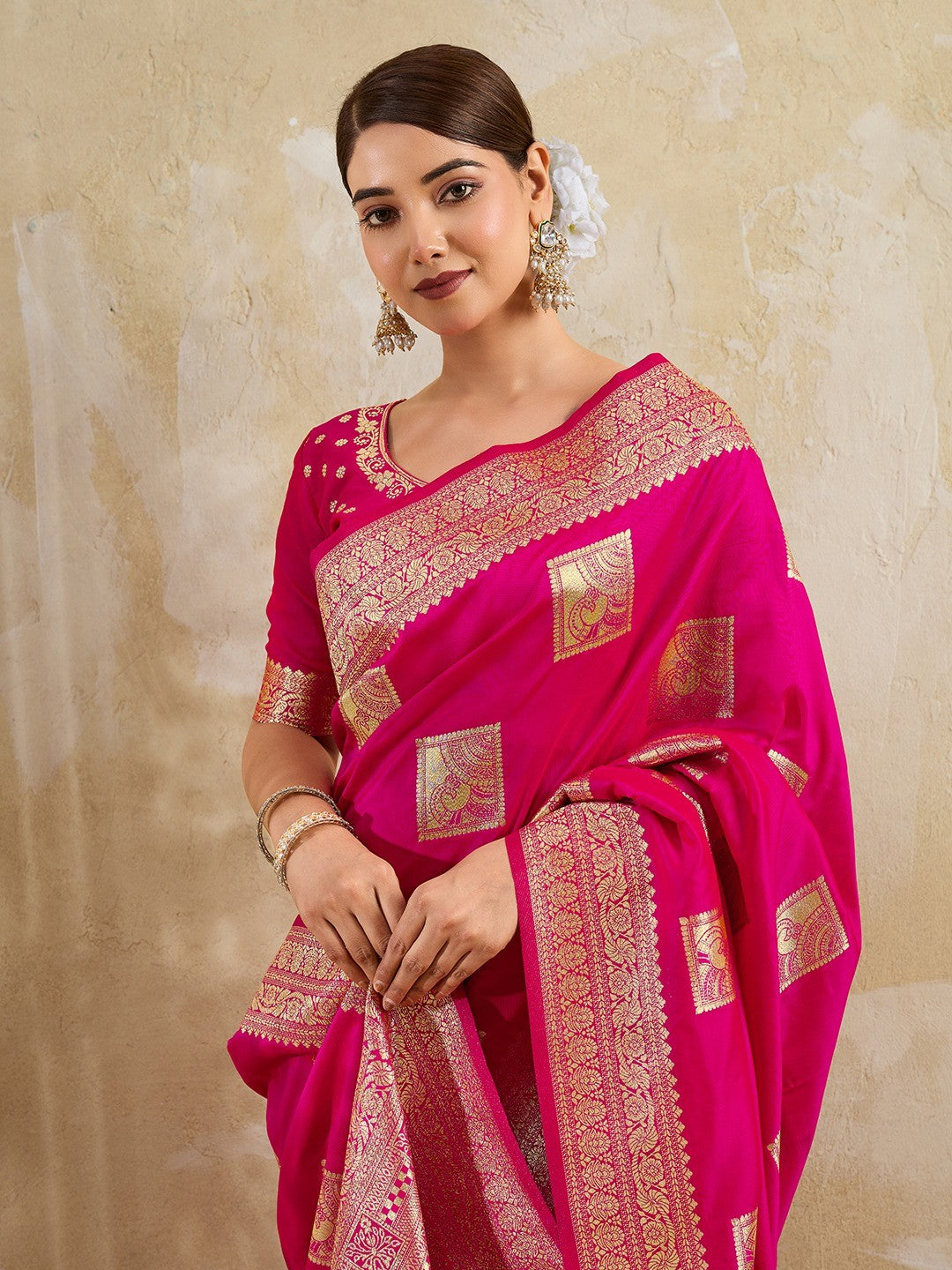 Elegant Magenta Silk Blend Zari Work Saree for Festive Occasions - Image 2