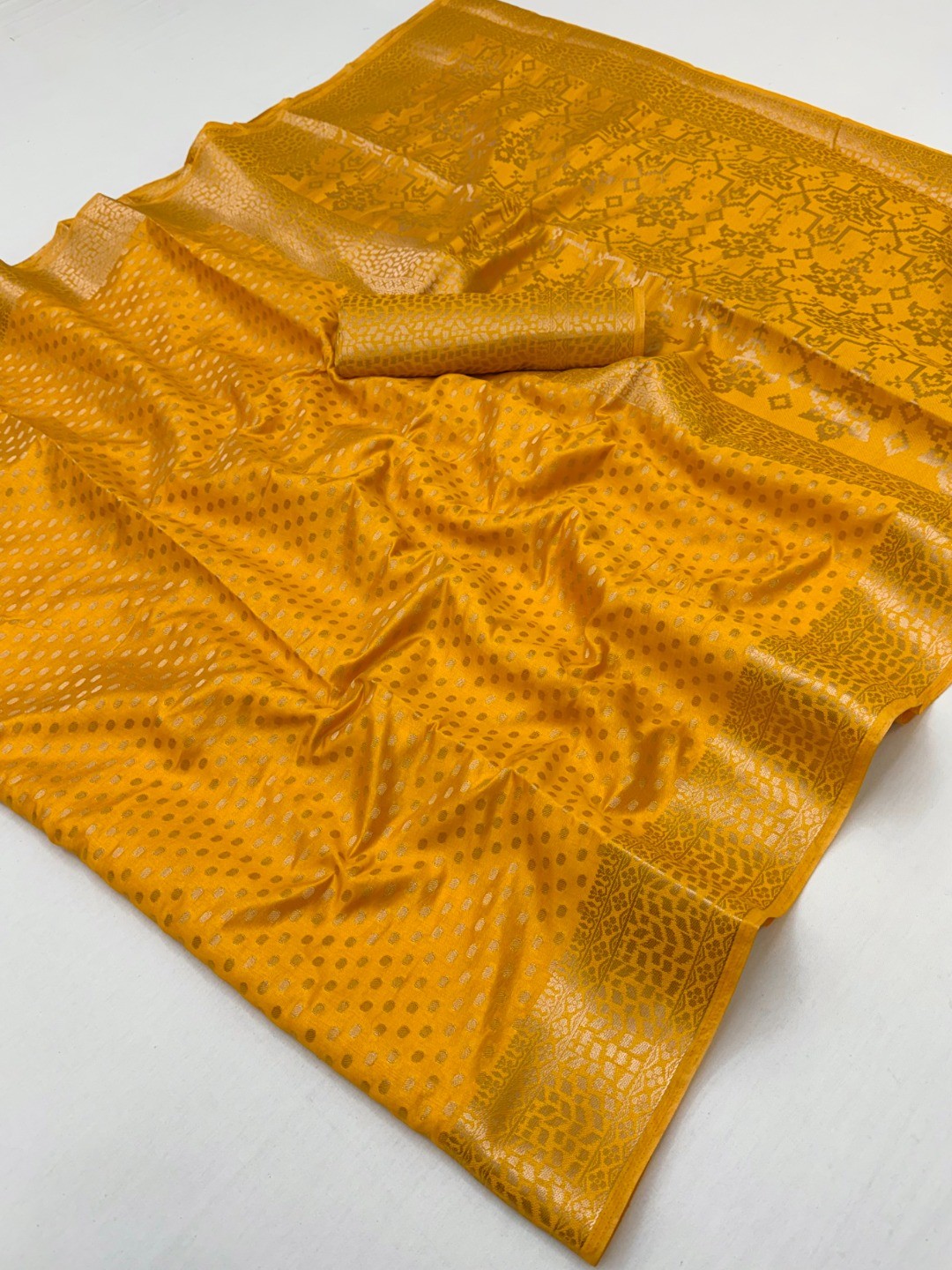 Radiant Yellow Cotton Silk Saree with Elegant Zari Weaving - Image 2