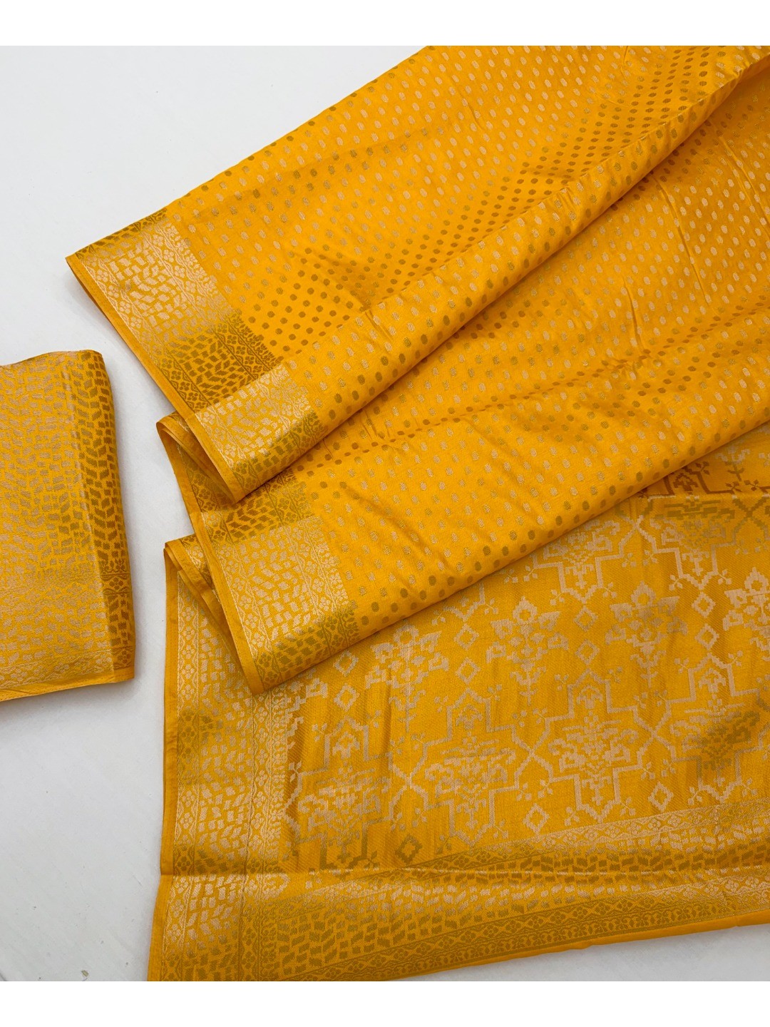 Radiant Yellow Cotton Silk Saree with Elegant Zari Weaving - Image 3