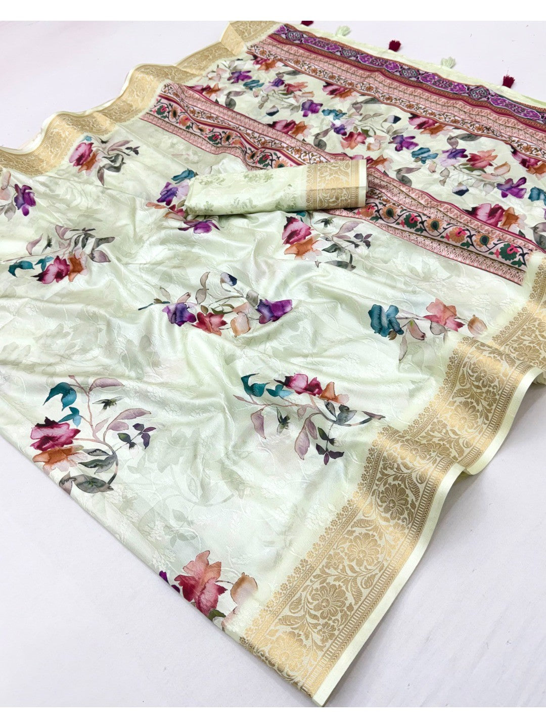 Stylish Pista Green Floral Digital Printed Dola Silk Saree With Elegant Woven Border - Image 3