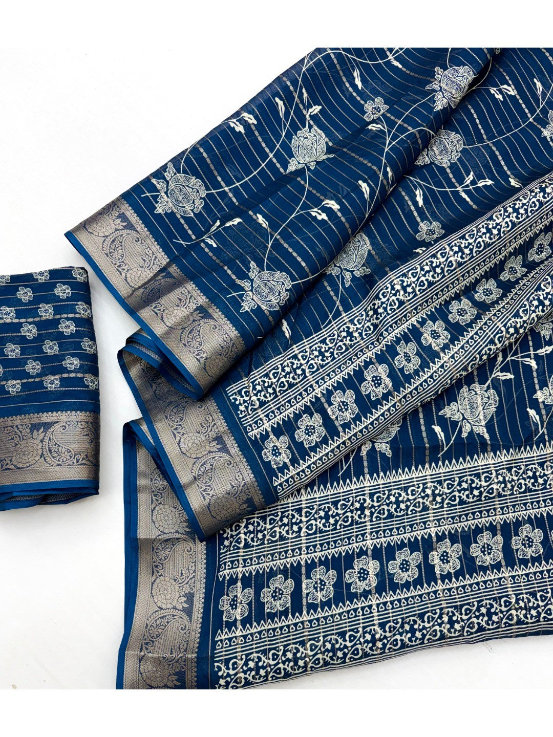 Teal Crepe Saree with Zari Work Floral Pattern and Jaquard Border - Image 3