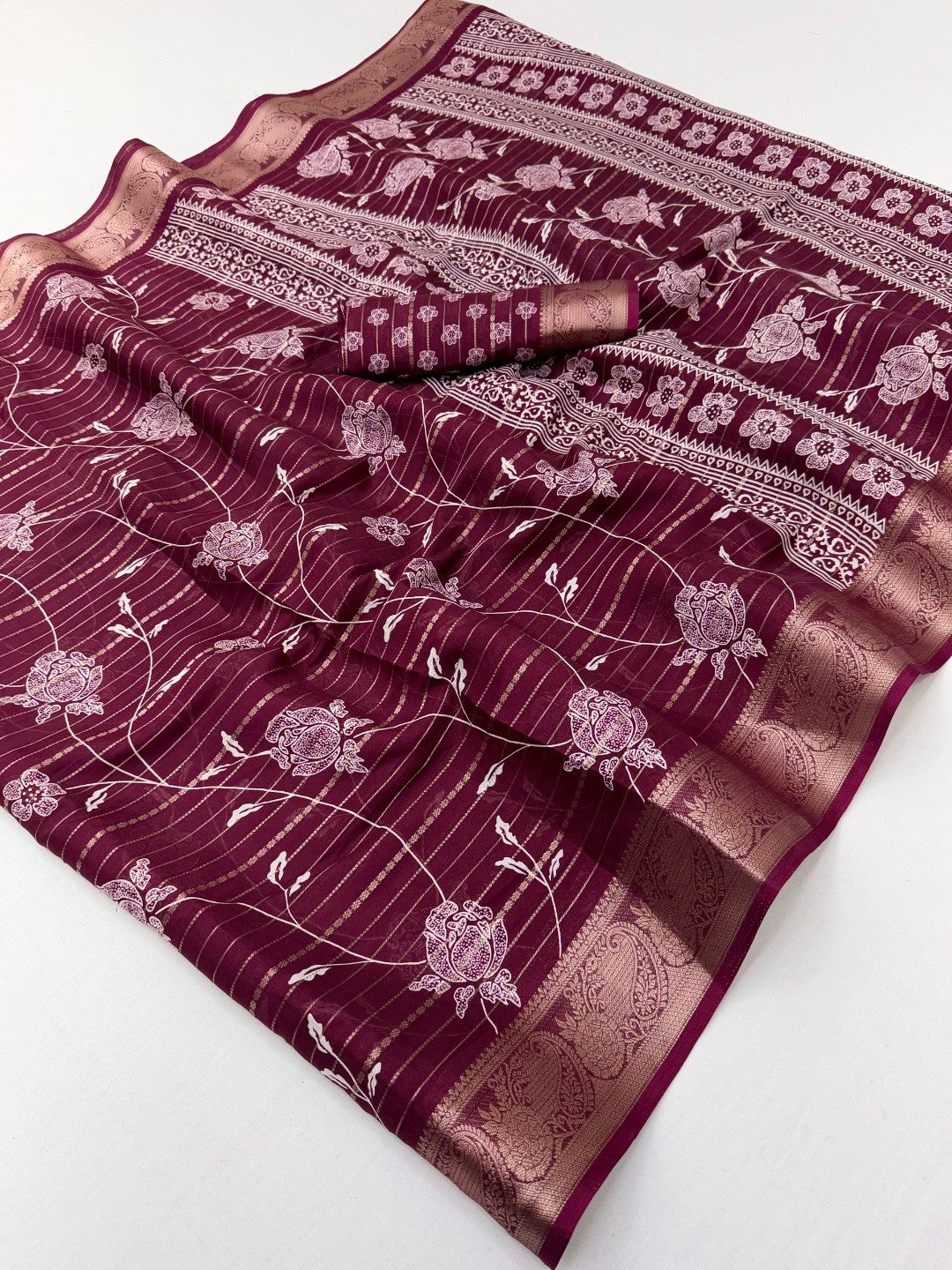 Elegant Wine Crepe Saree with Zari Woven Jacquard Border - Image 2