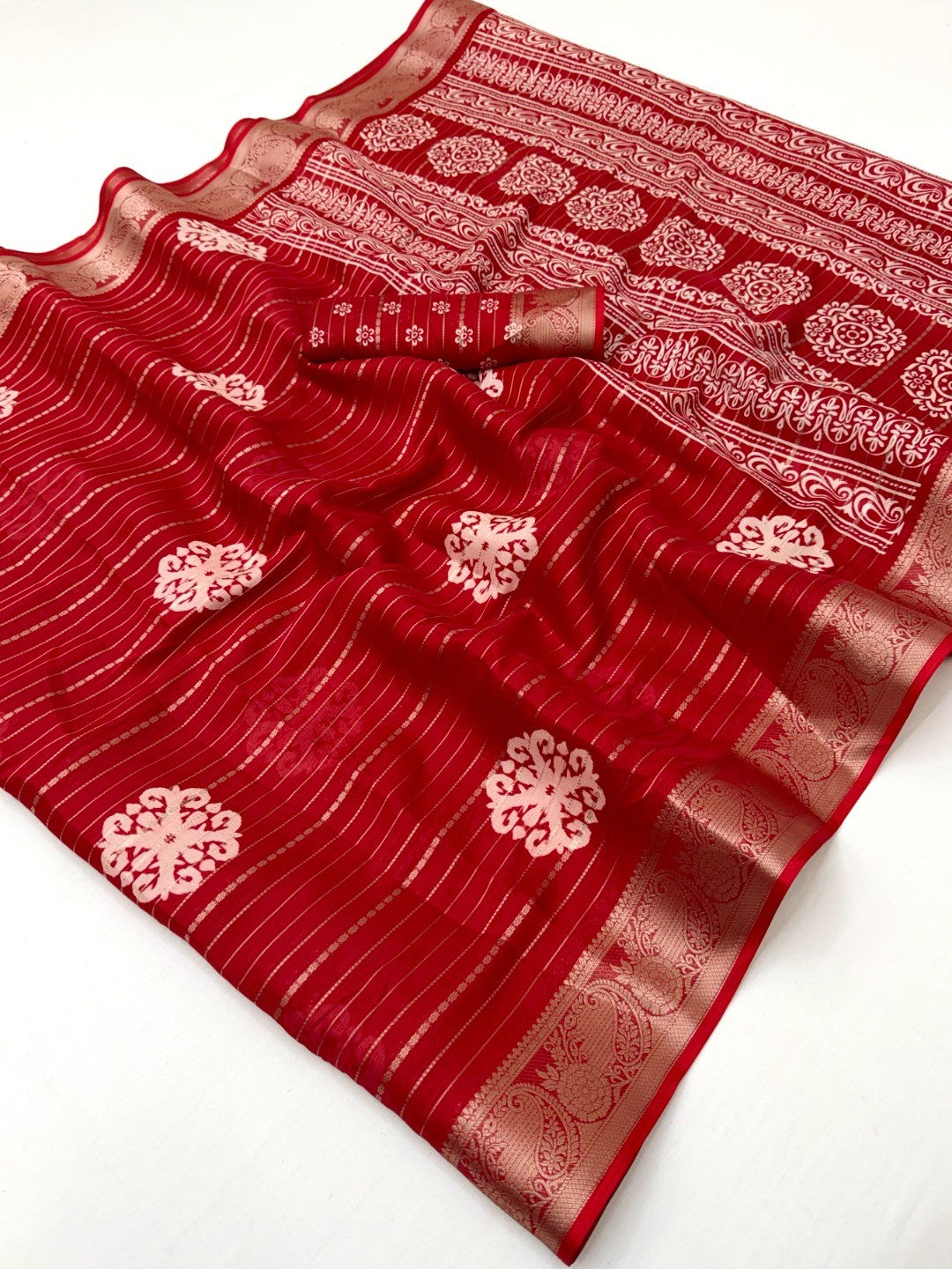 Elegant Red Crepe Silk Saree with Zari Woven Jacquard Border - Image 2