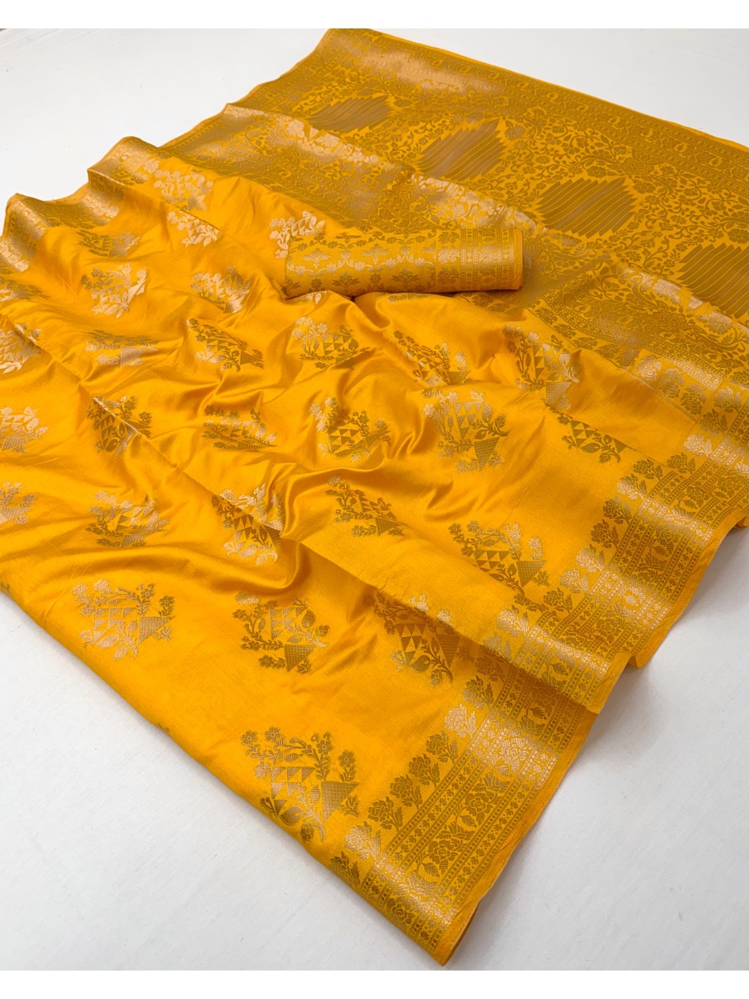 Stylish Mustard Crepe Saree with Floral Zari Work Elegant Occasion Wear - Image 3