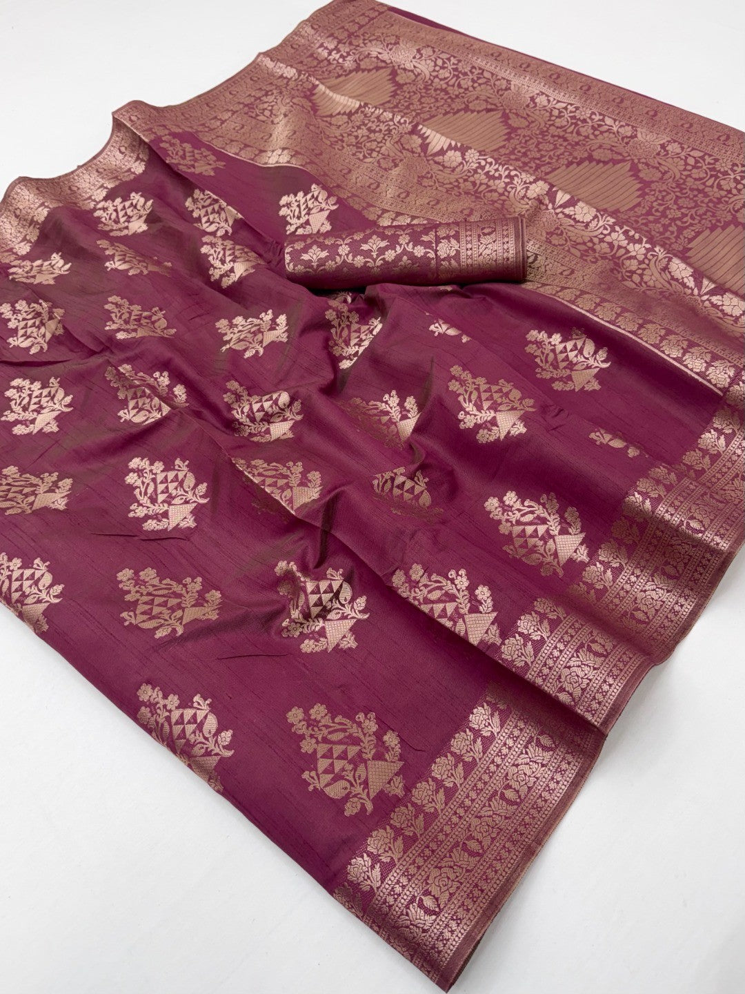 Stylish Wine Crepe Saree with Floral Zari Work Elegant Occasion Wear - Image 3