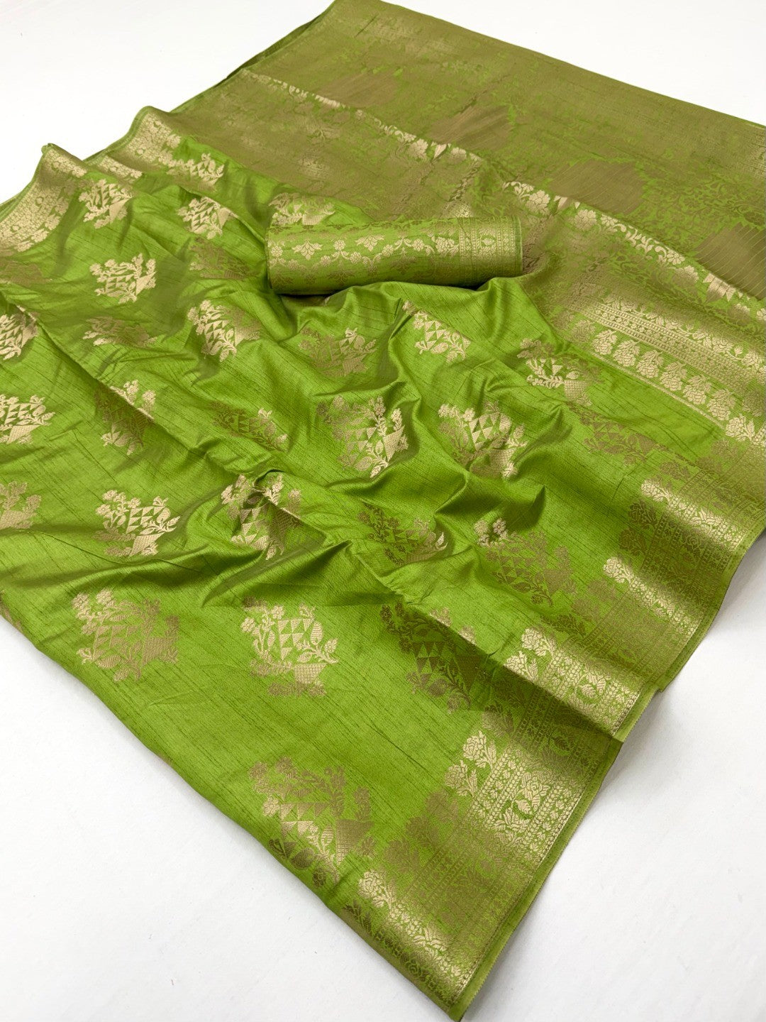 Stylish Green Crepe Saree with Floral Zari Work Elegant Occasion Wear - Image 2