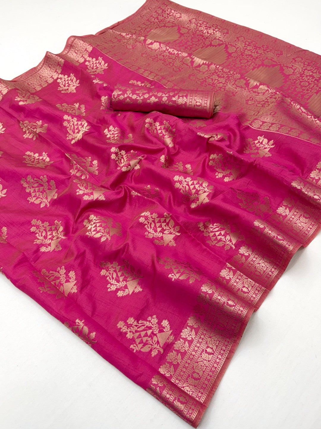 Stylish Pink Crepe Saree with Floral Zari Work Elegant Occasion Wear - Image 3