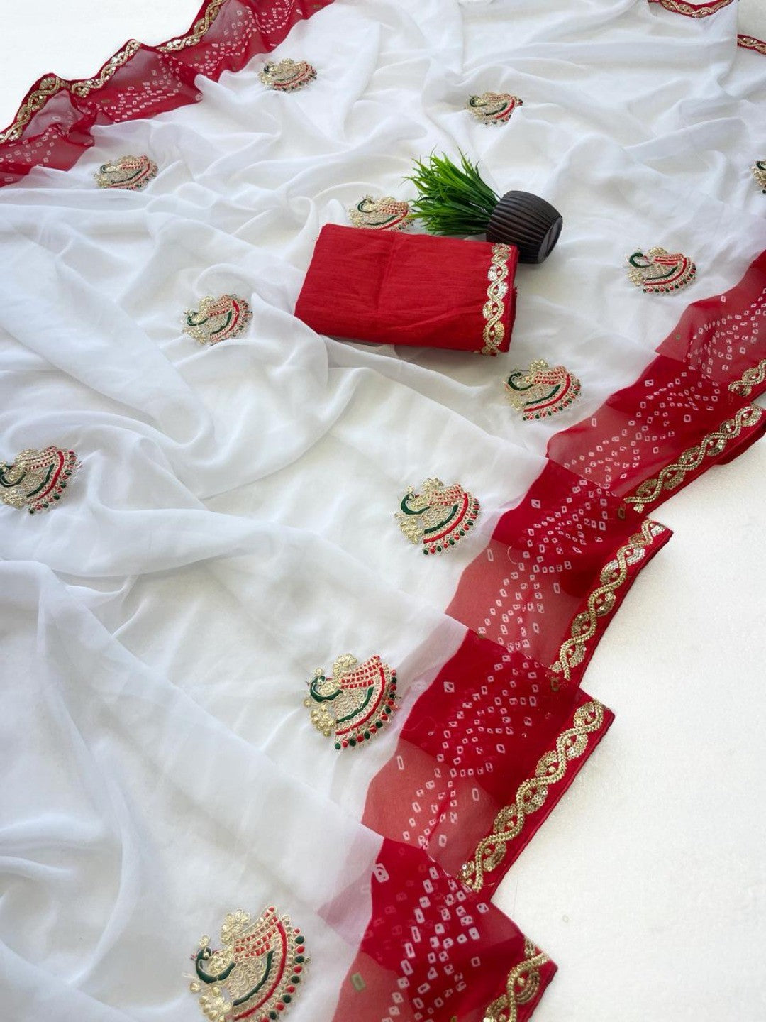 Elegant White Georgette Bandhani Saree with Embroidered Peacock Motifs - Image 4