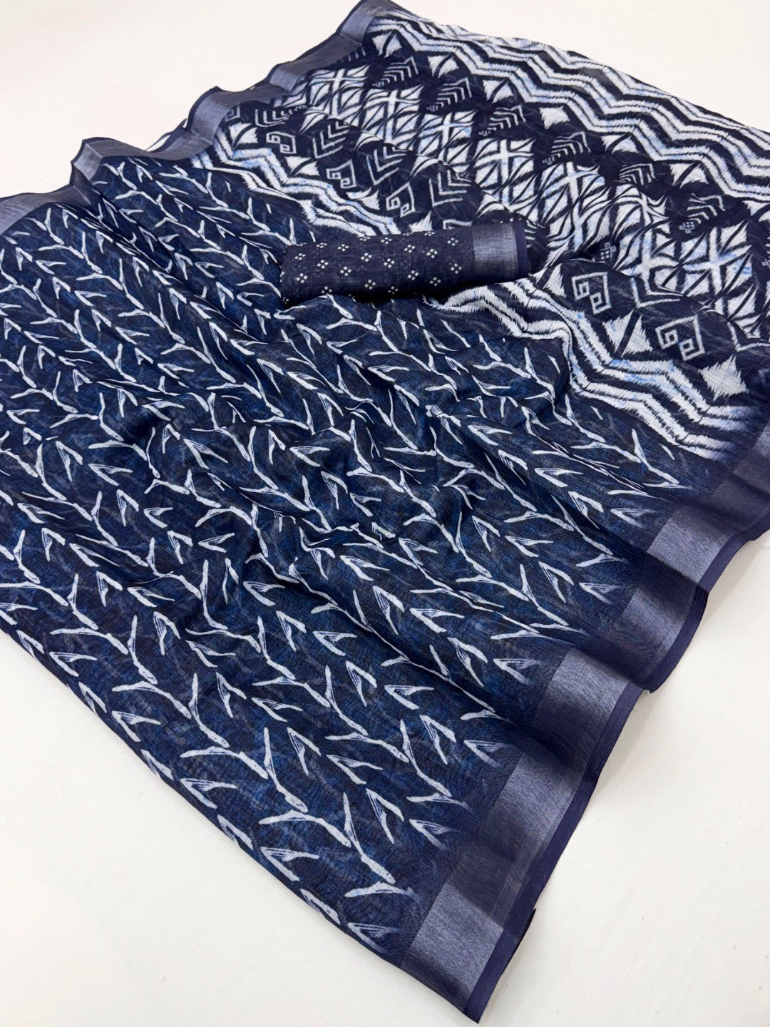 Elegant Blue Pure Cotton Digital Print Saree with Zari Border - Image 2
