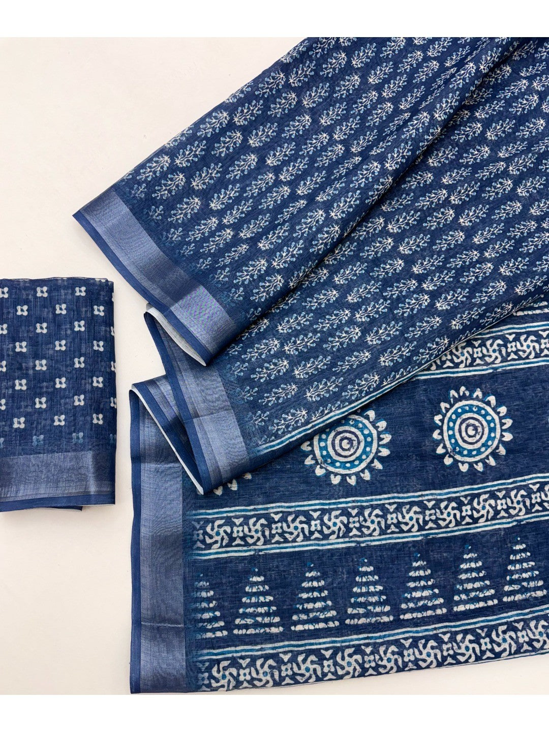 Blue Digital Print Cotton Saree with Zari Border Lightweight Traditional Outfit - Image 3