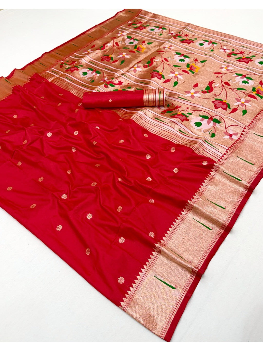 Traditional Red Floral Zari Weaving Silk Paithani Saree With Intricate Designer Pallu - Image 3