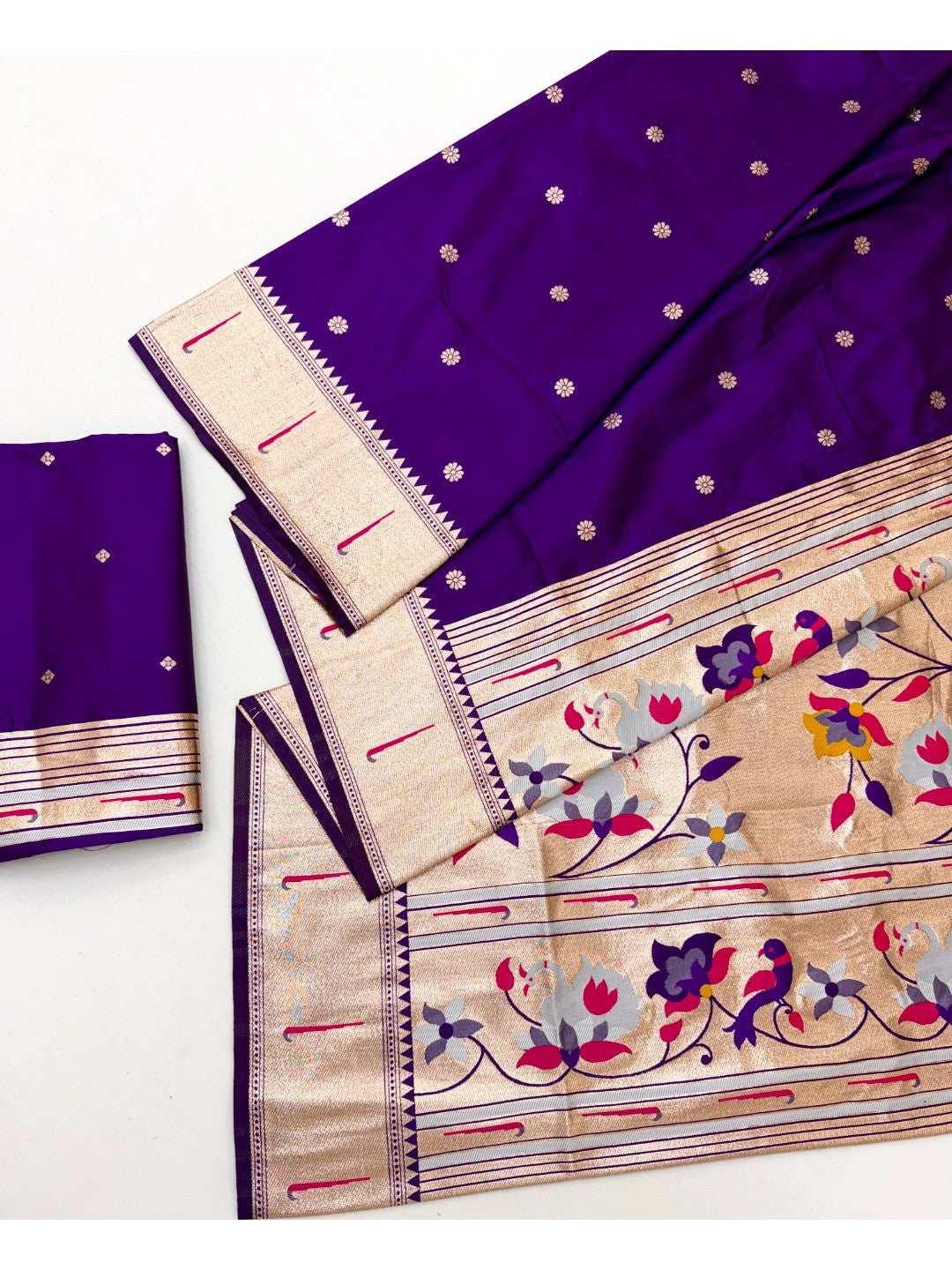 Traditional Violet Floral Zari Weaving Silk Paithani Saree With Intricate Designer Pallu - Image 2