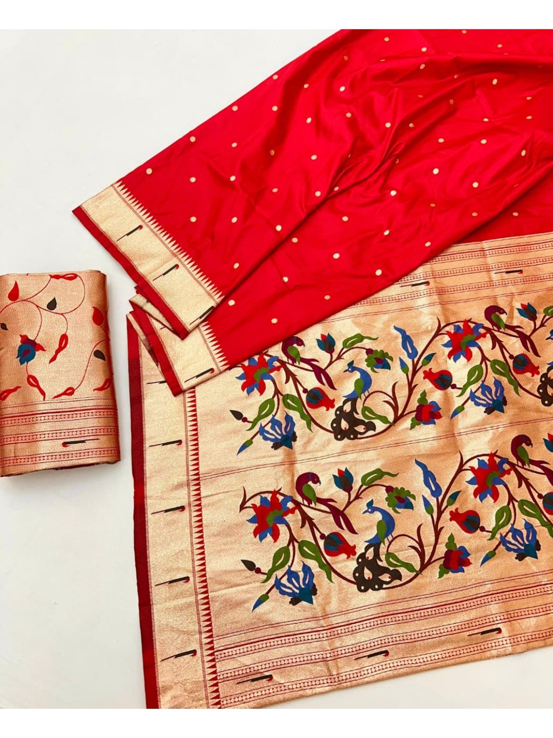 Elegant Red Banarasi Silk Saree with Rich Zari Weaving and Paithani Pallu - Image 2