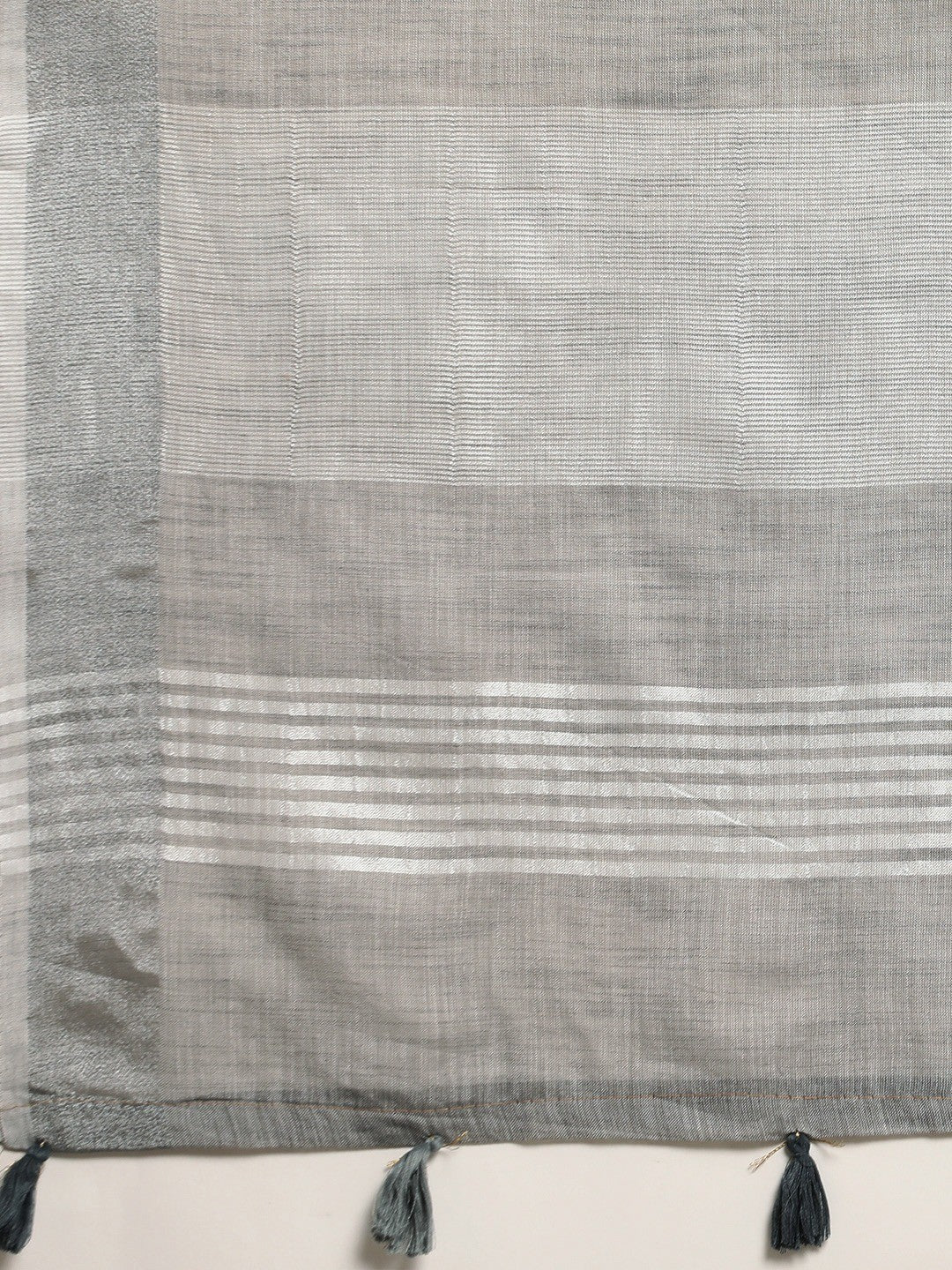 Grey Linen Saree with Subtle Zari Detailing Lightweight Occasion Wear - Image 3