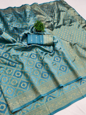 Elegant Blue Silk Blend Saree with Zari Work - Image 2