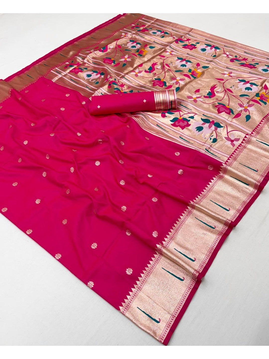 Pink Floral Weaving Banarasi Silk Paithani Saree With Zari Border & Designer Pallu - Image 3
