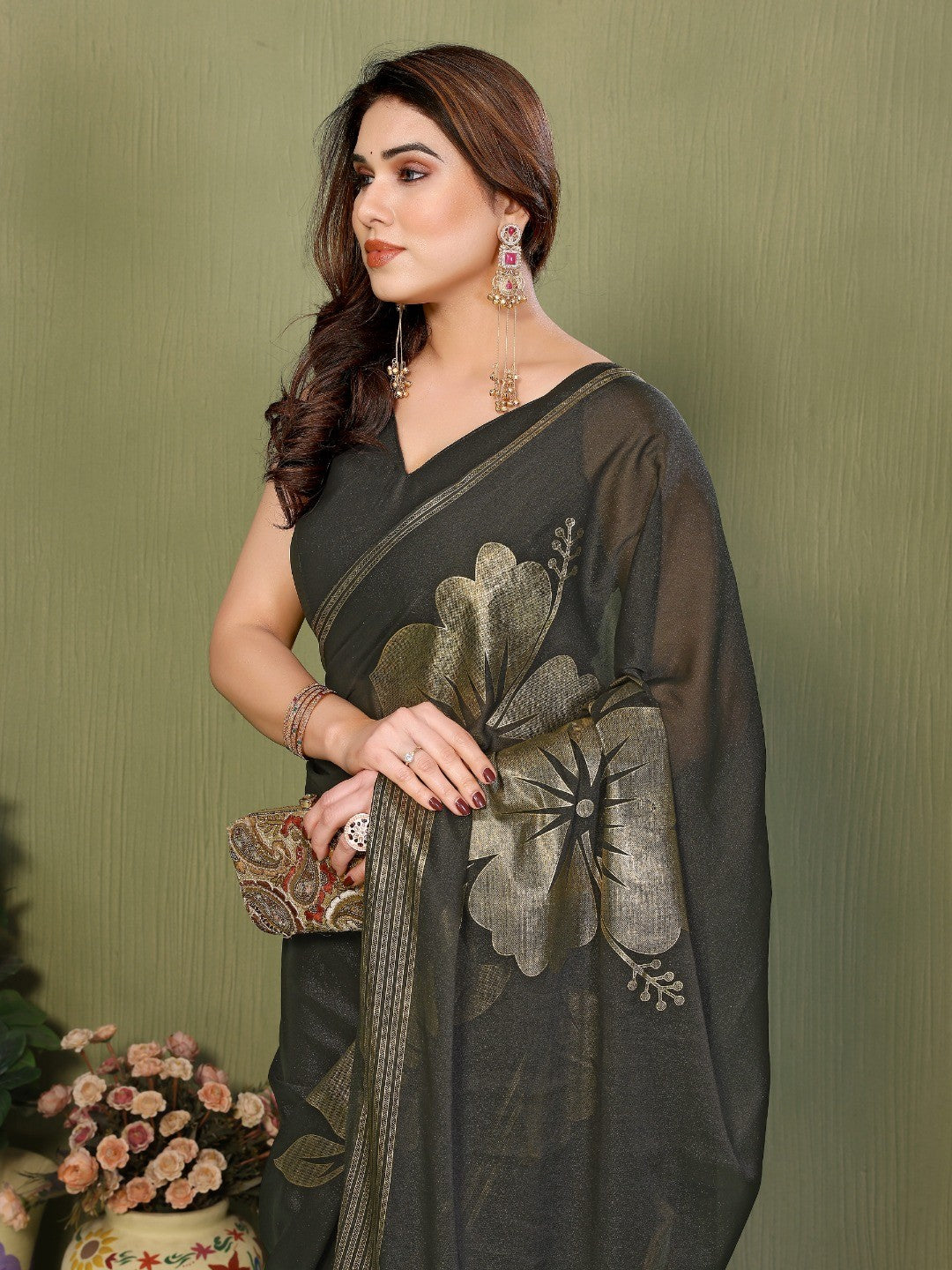 Elegant Mehendi Green Georgette Saree Adorned With Floral Foil Print & Rich Zari Border With Tassel Pallu - Image 3