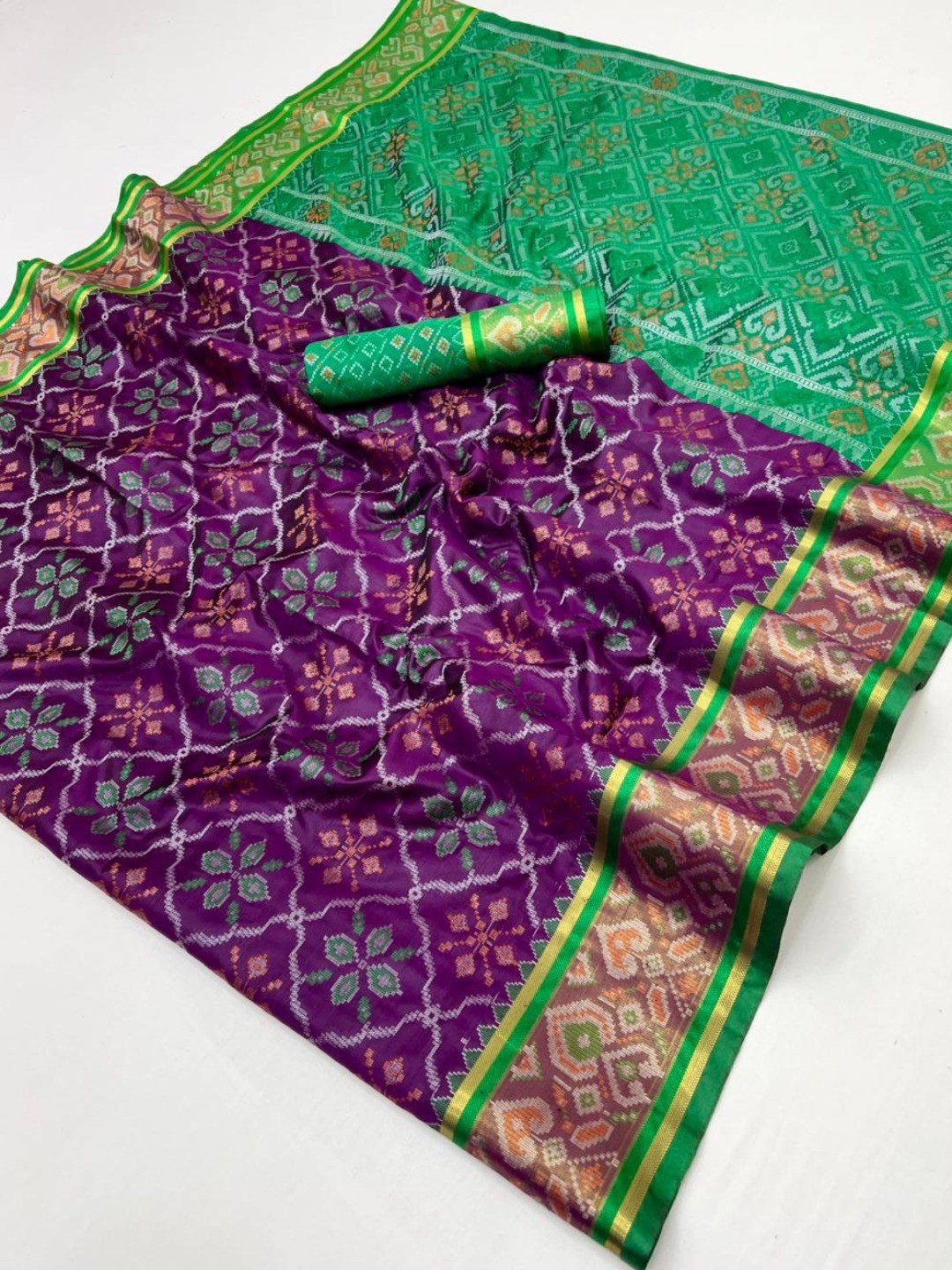Wine Art Silk Patola Weaving Saree with Fancy Border and Matching Blouse - Image 3