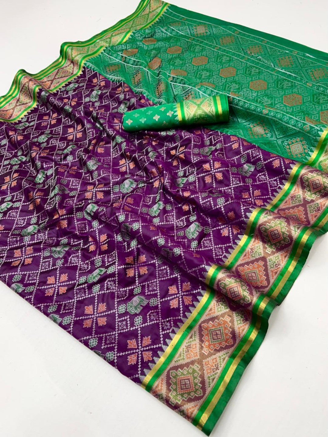 Elegant Wine Art Silk Patola Weaving Saree with Traditional Green Border - Image 2