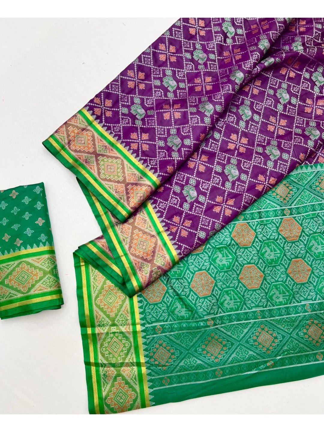 Elegant Wine Art Silk Patola Weaving Saree with Traditional Green Border - Image 3