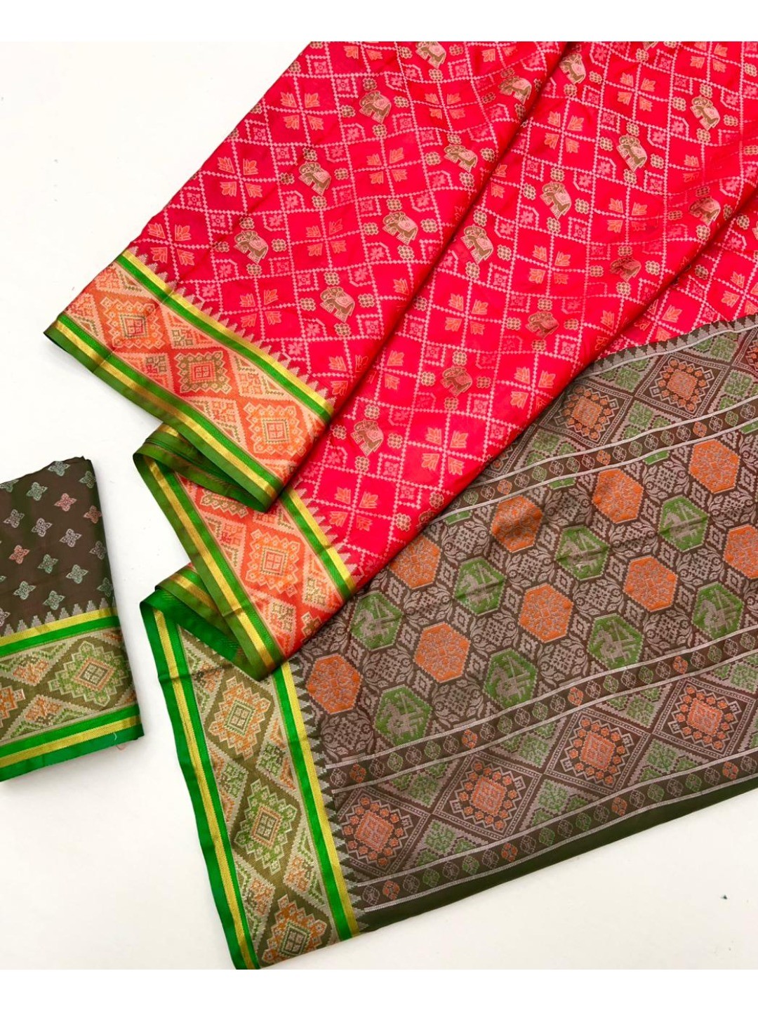 Red Art Silk Patola Weaving Saree with Fancy Pallu and Blouse - Image 3