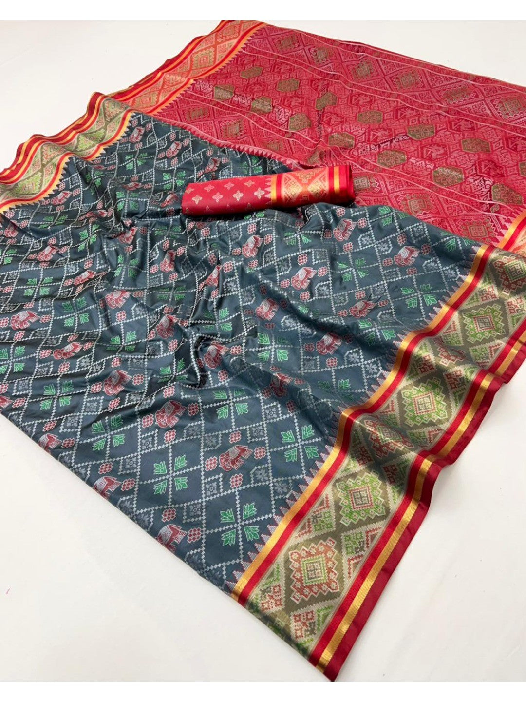 Elegant Grey Art Silk Patola Weaving Saree with Fancy Pallu and Blouse - Image 2