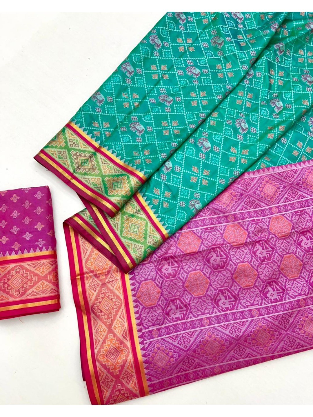 Rama Green Art Silk Patola Weaving Saree with Fancy Pink Border and Blouse - Image 3