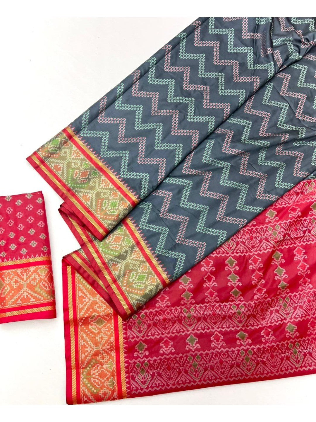 Elegant Grey Art Silk Zig-Zag Patola Weaving Saree with Contrast Red Blouse - Image 3