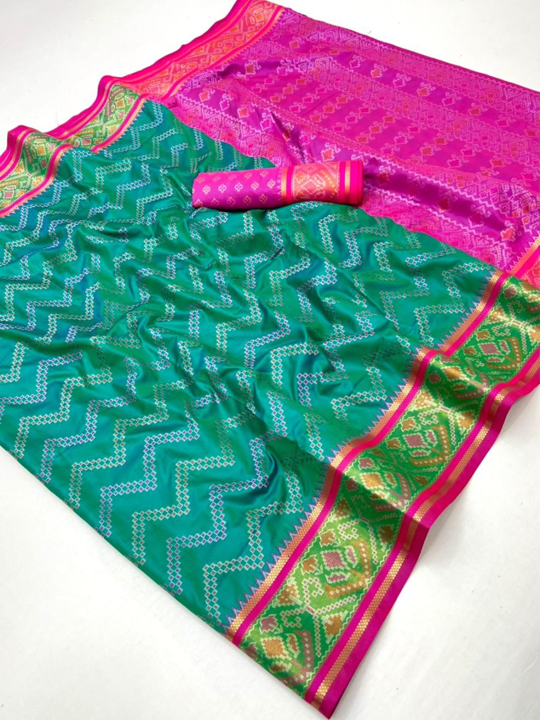 Rama Green Art Silk Patola Weaving Saree with Fancy Border and Matching Blouse - Image 3