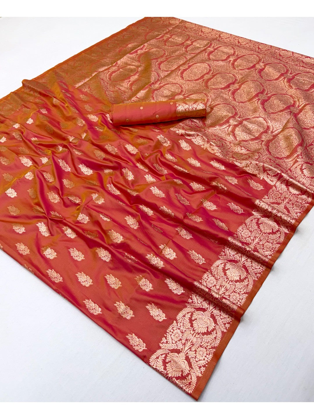 Elegant Coral Pink Floral Zari Weaving Art Silk Saree With Graceful Traditional Craftsmanship - Image 3