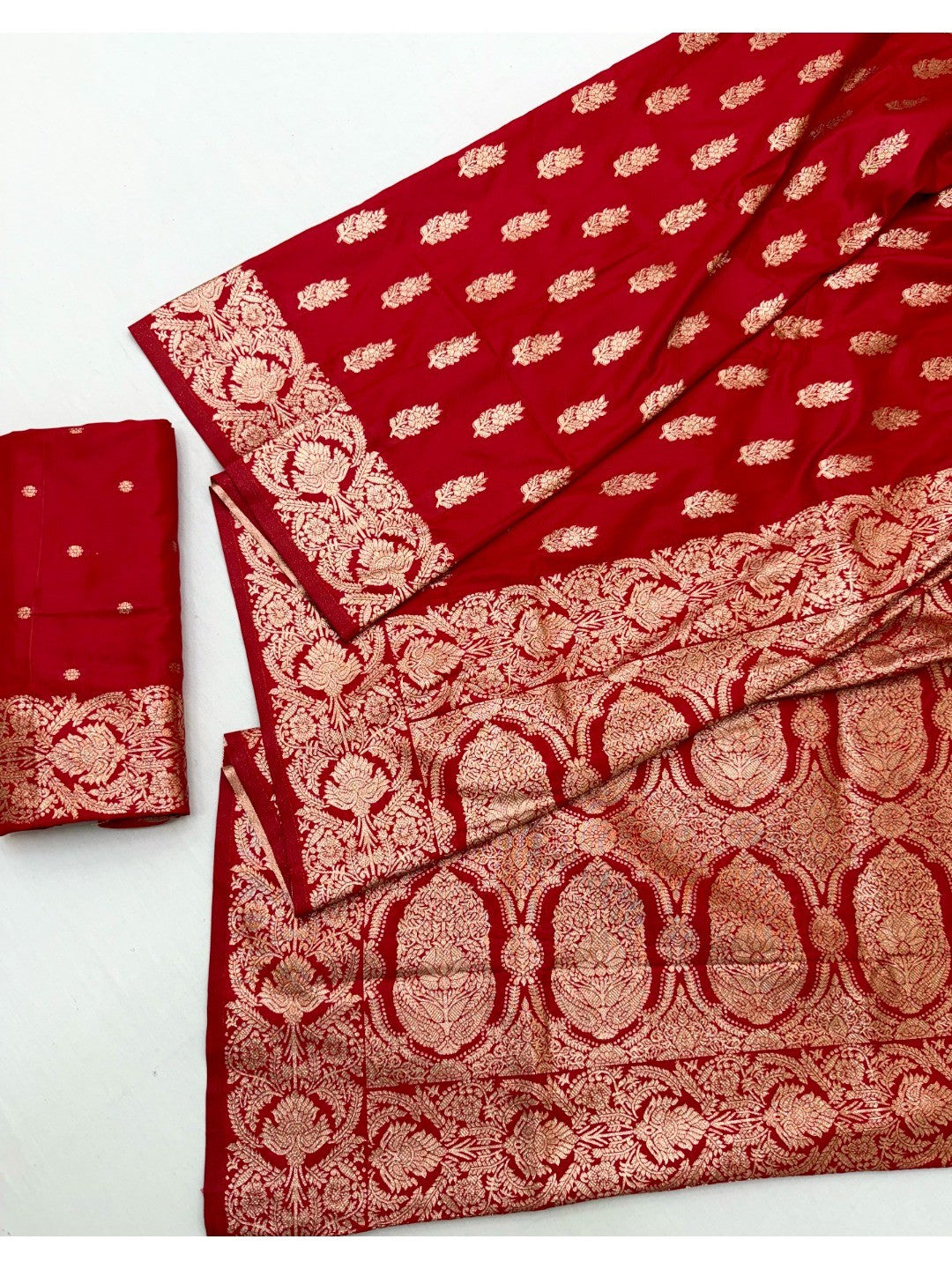 Elegant Red Floral Zari Weaving Art Silk Saree With Graceful Traditional Craftsmanship - Image 2