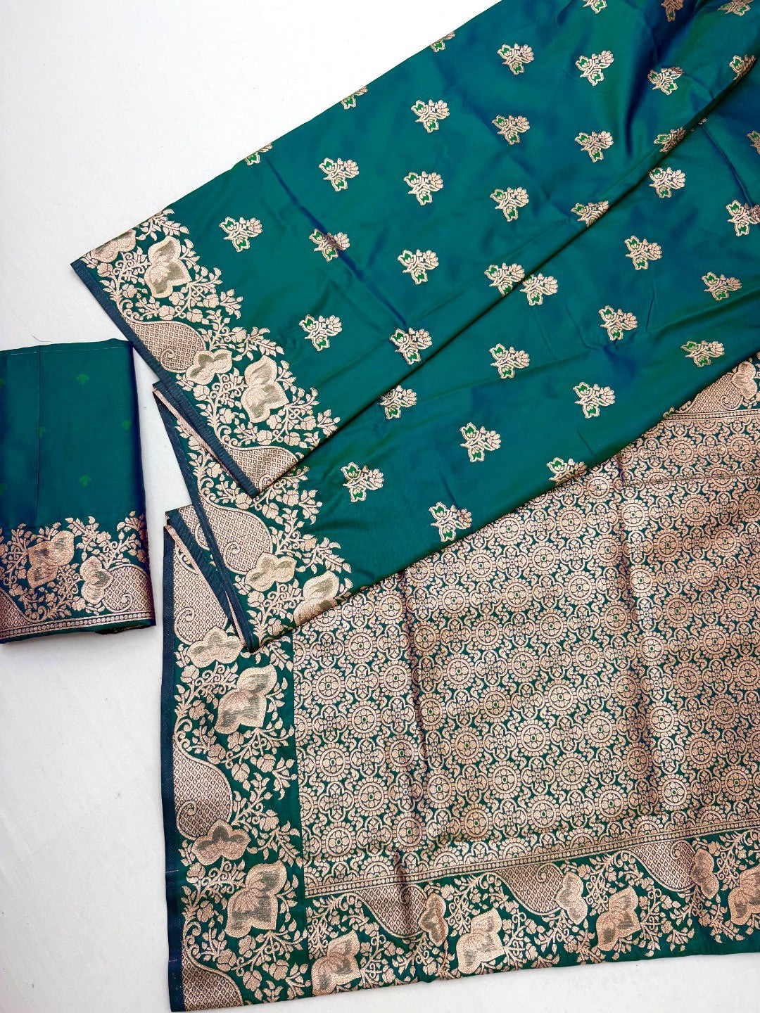Designer Teal Green Floral Art Silk Saree Featuring Intricate Zari Weaving Work - Image 2