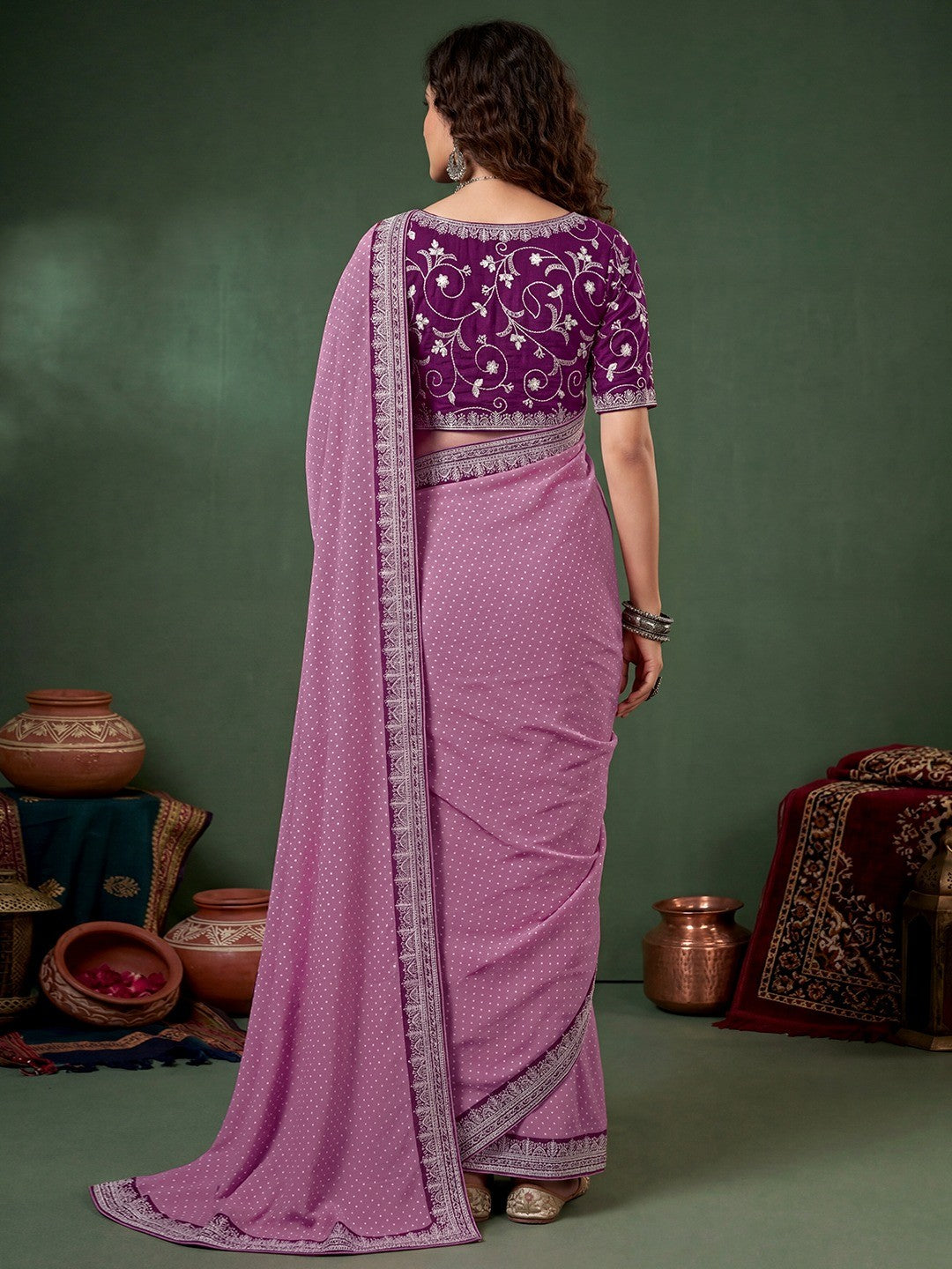 Stylish Pale Magenta Vichitra Silk Saree Highlighted With Foil Print & Elegant Embroidered Border - Image 3