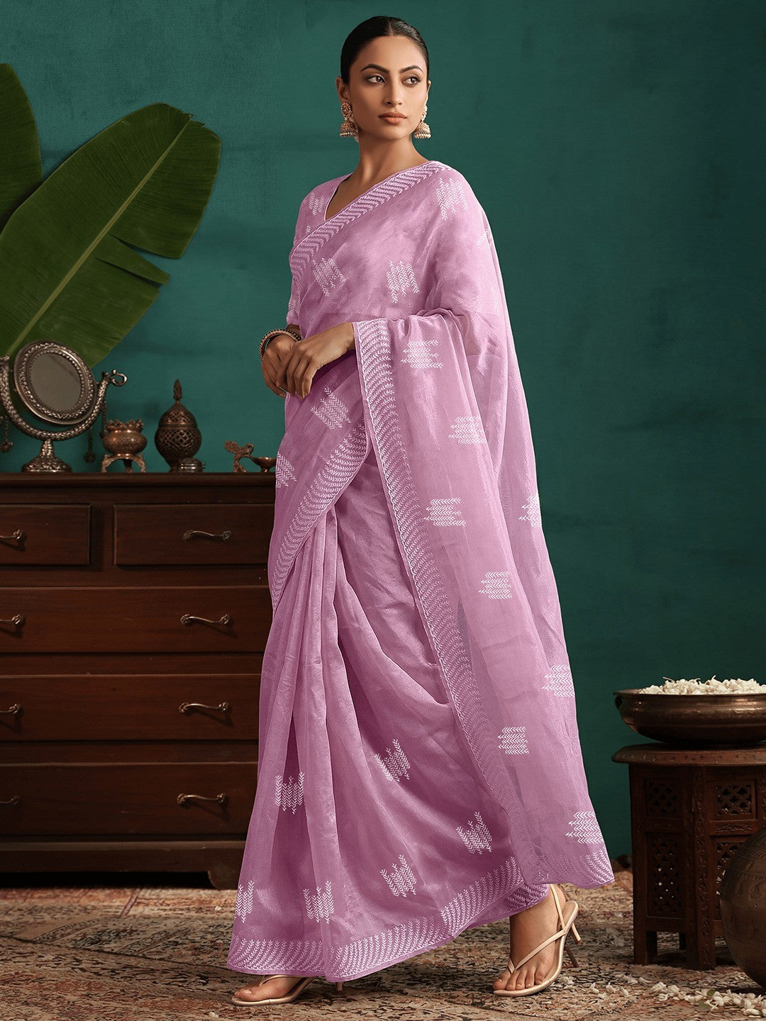 Charming Light Lavender Twill Net Saree Showcasing Detailed Thread Embroidered Work - Image 5