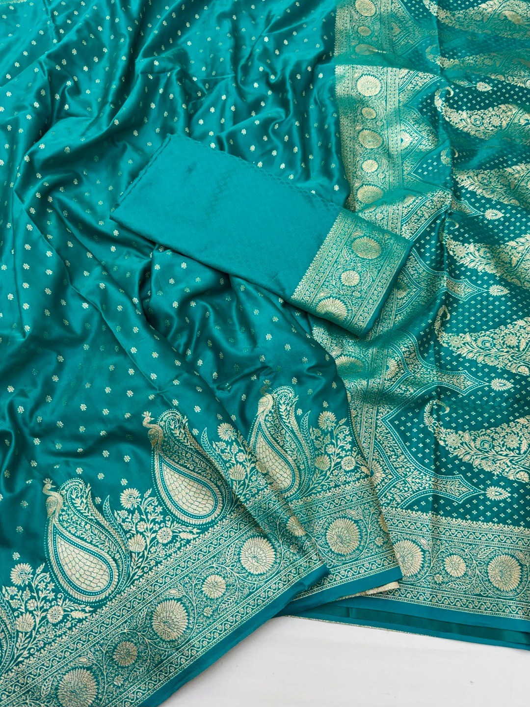 Elegant Rama Green Satin Saree with Intricate Zari Weaving - Image 2