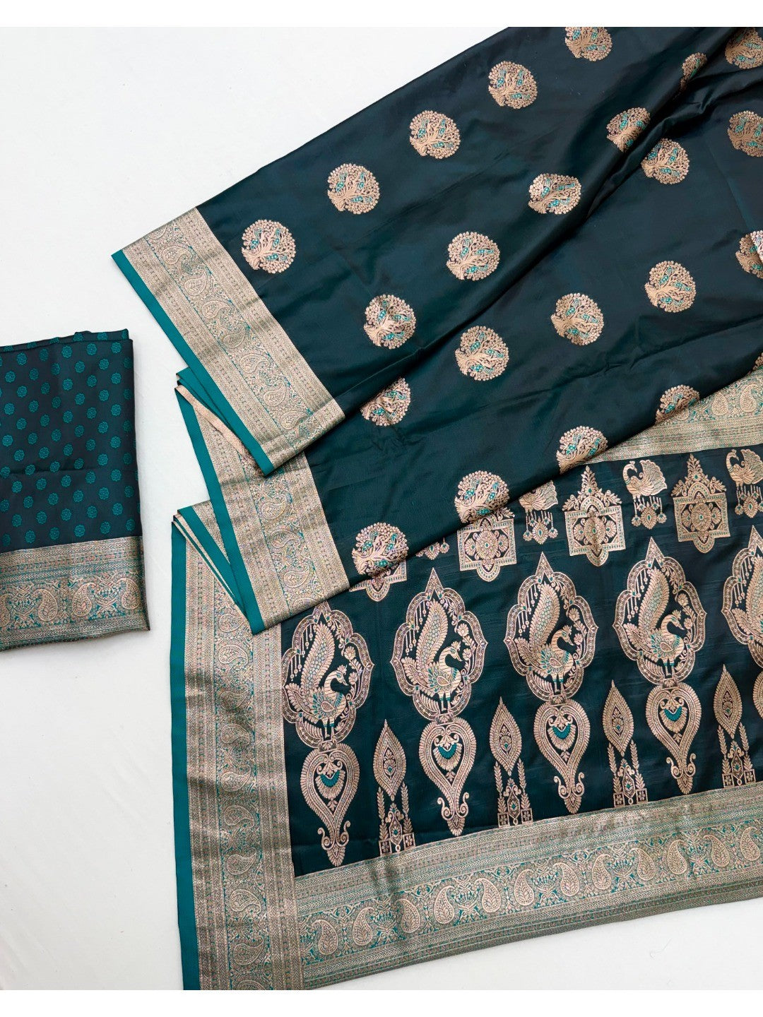 Elegant Morpich Green Satin Saree with Intricate Zari Weaving and Peacock Motif - Image 3