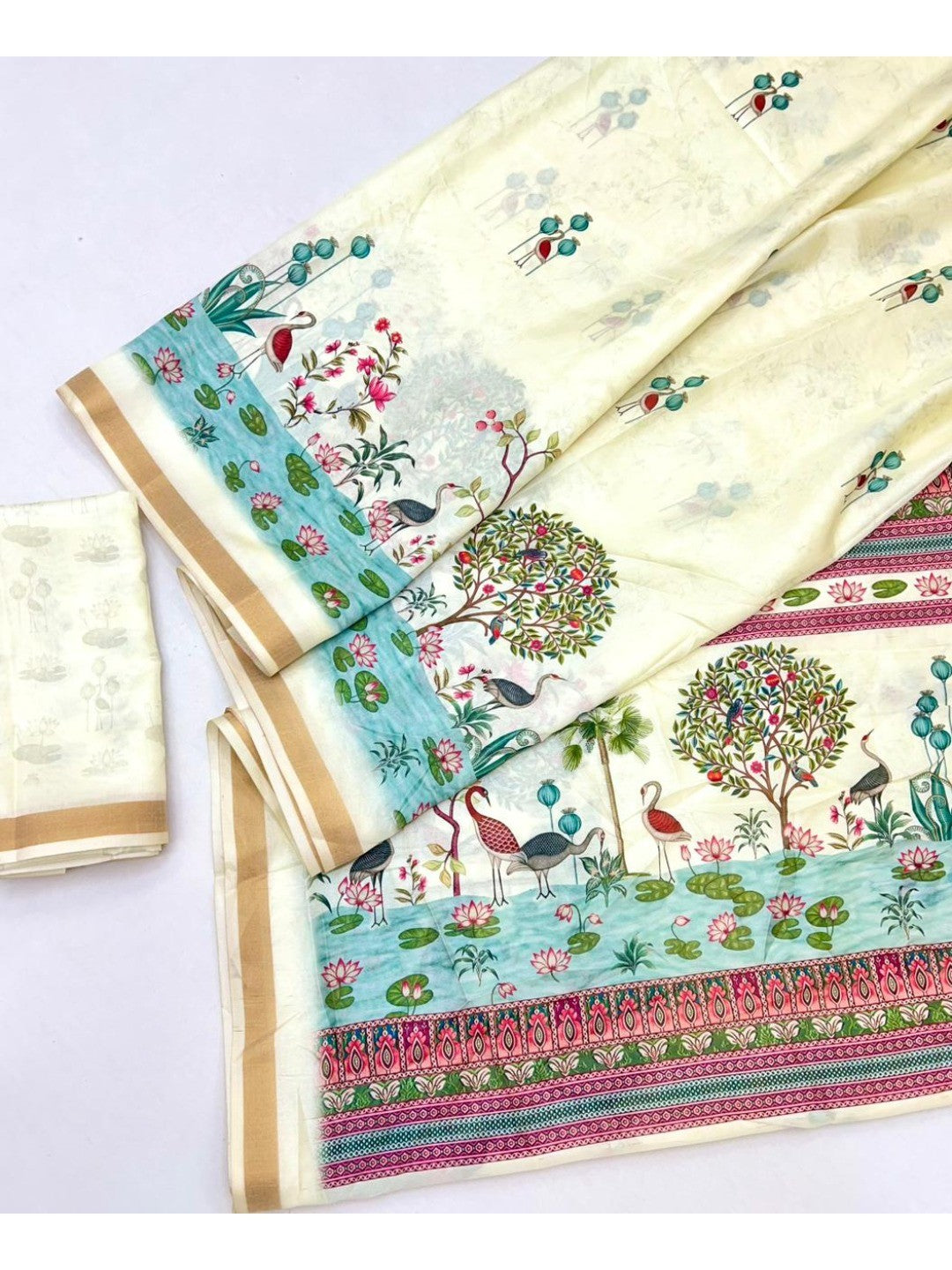 Elegant Offwhite Dola Silk Digital Print Saree with Traditional Motif Design - Image 3