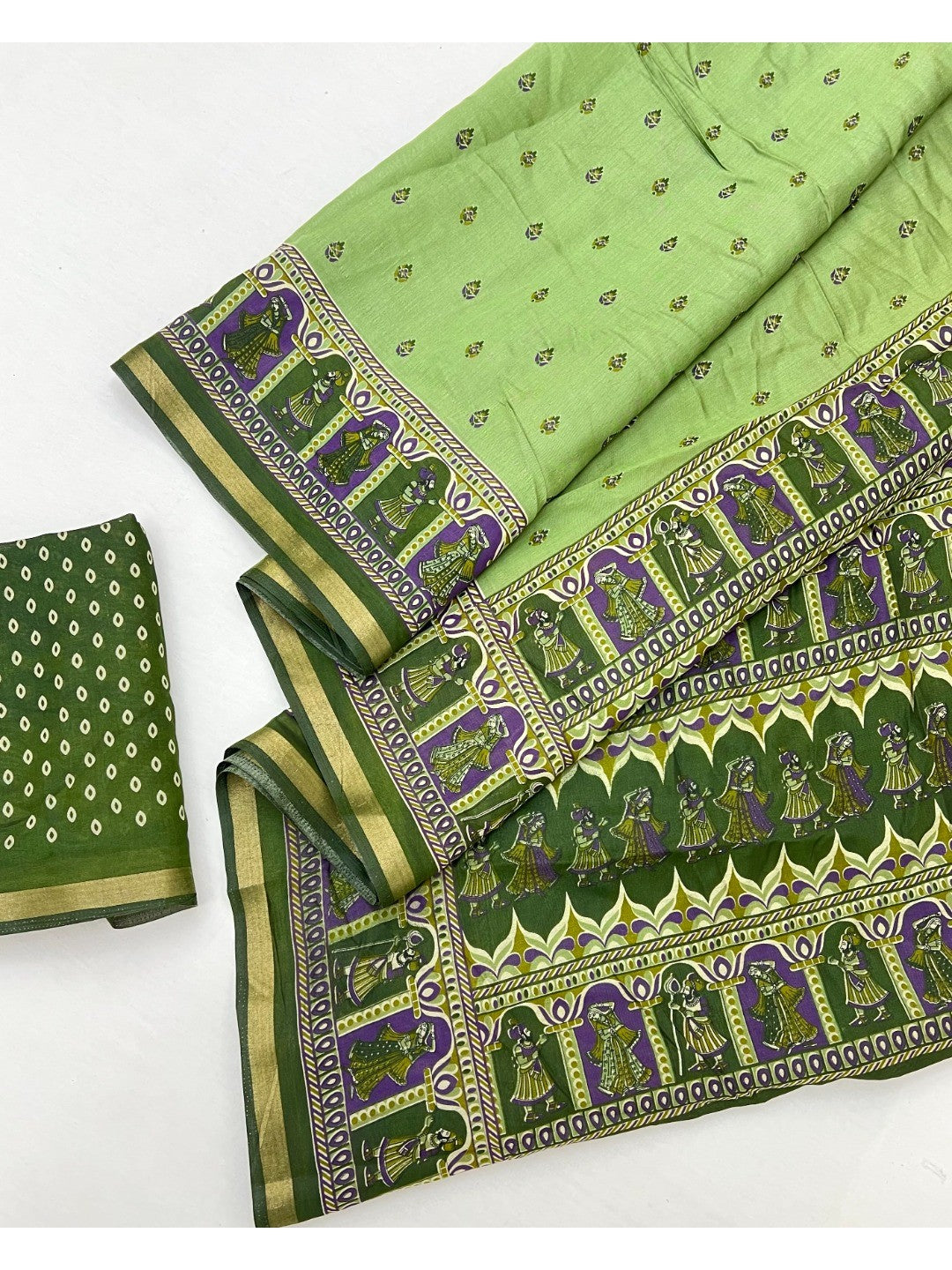 Elegant Green Viscose Saree with Fancy Print and Zari Border - Image 3