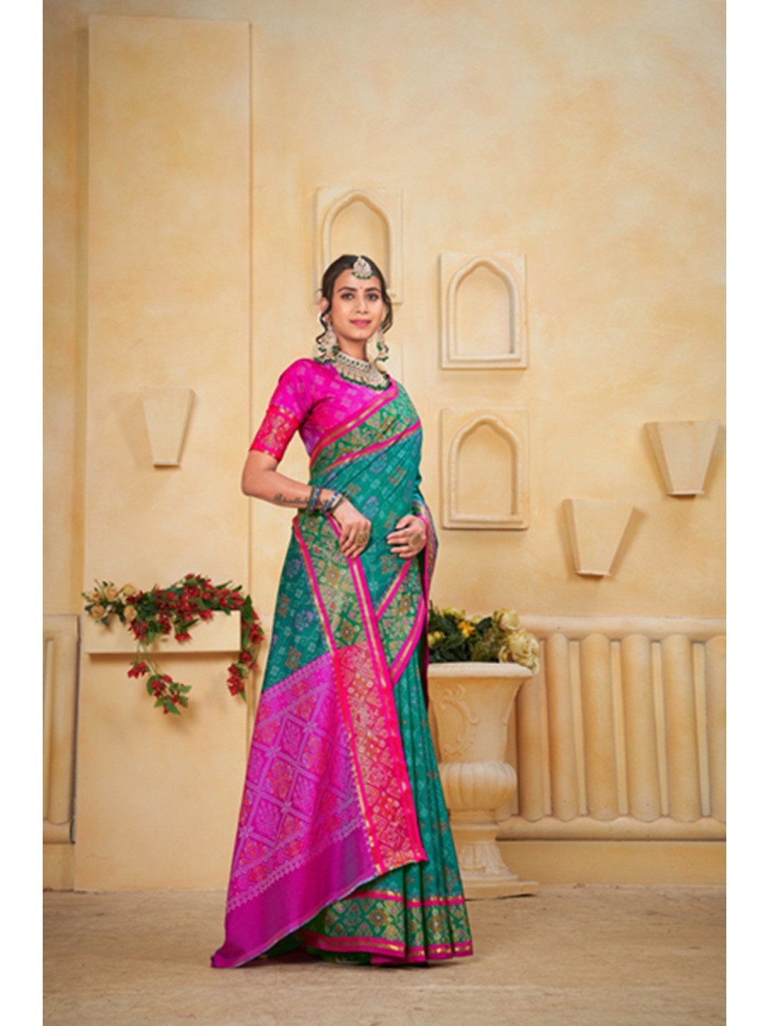 Designer Rama Green Banarasi Silk Saree With Intricate Patola Zari Weaving & Fancy Border - Image 5