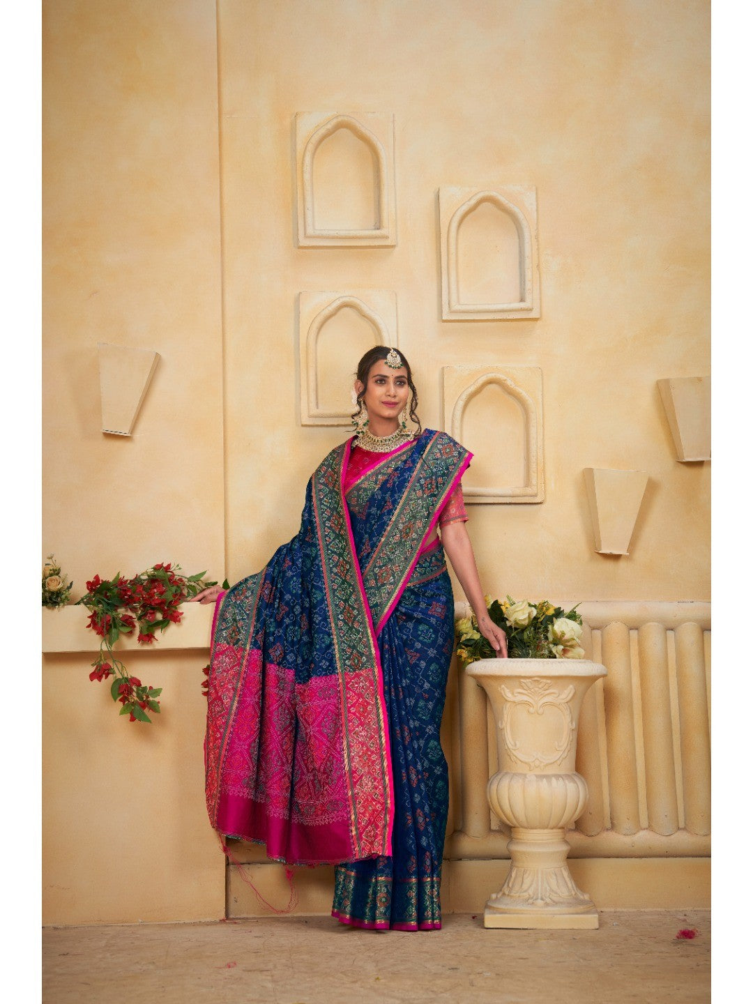 Designer Navy Blue Banarasi Silk Saree With Intricate Patola Zari Weaving & Fancy Border - Image 4