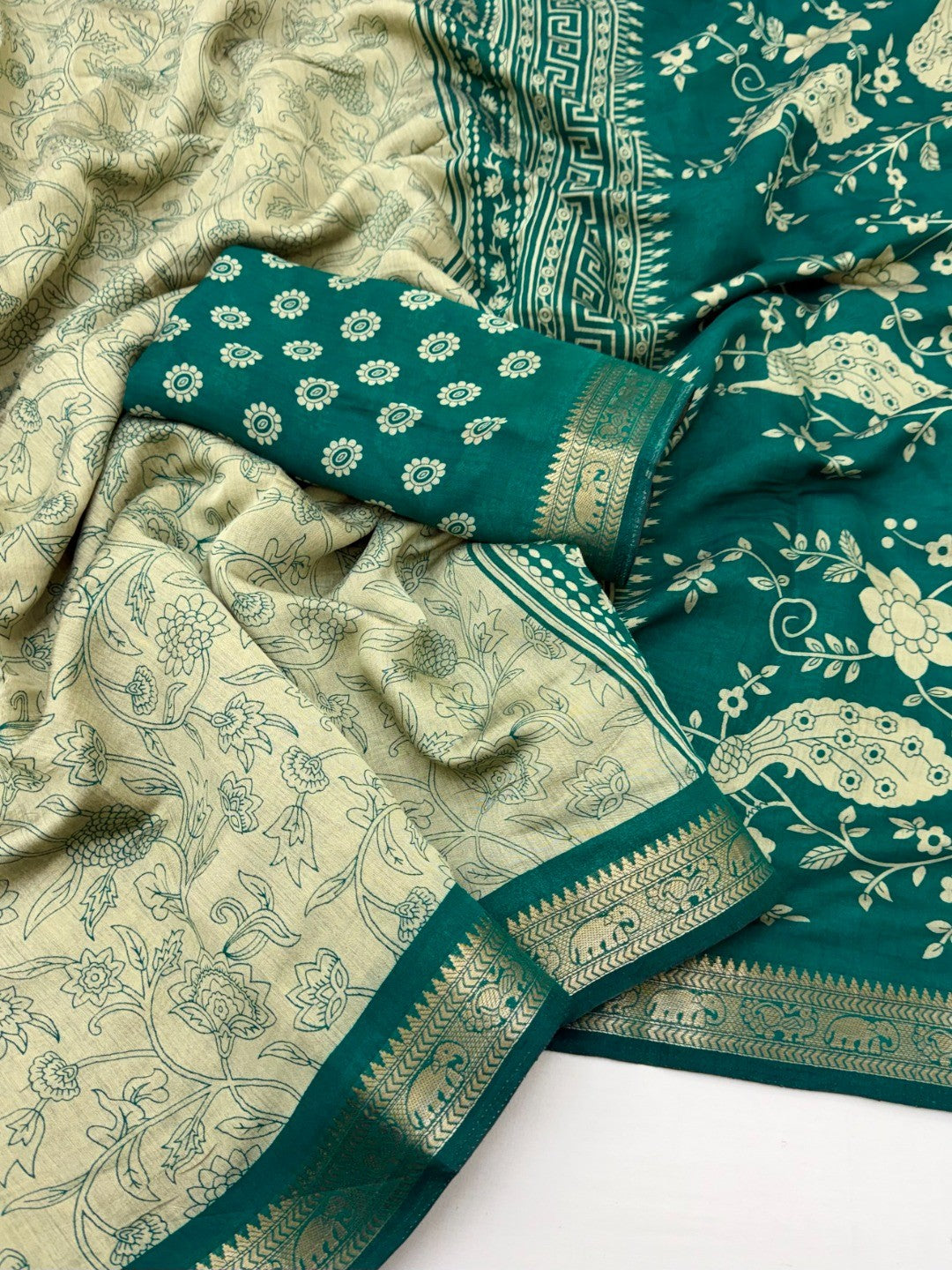 Elegant Beige & Rama Green Viscose Saree with Floral Print & Jacquard Border - Image 3