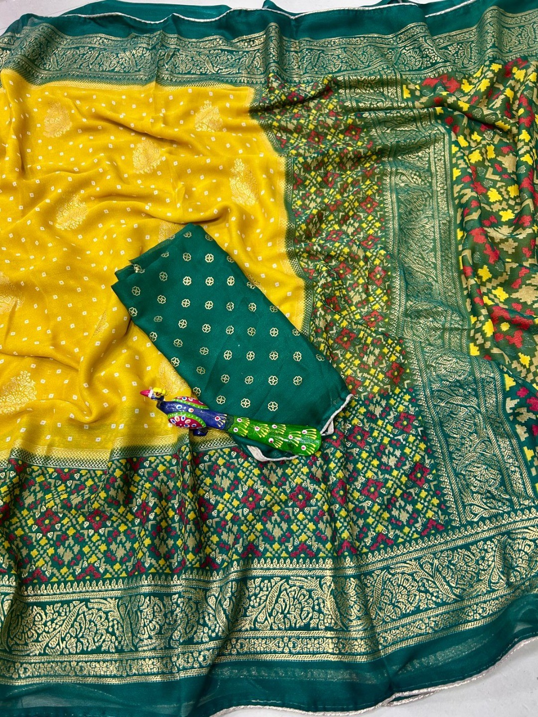 Exclusive Yellow Georgette Bandhani Print Saree with Zari Work - Image 3
