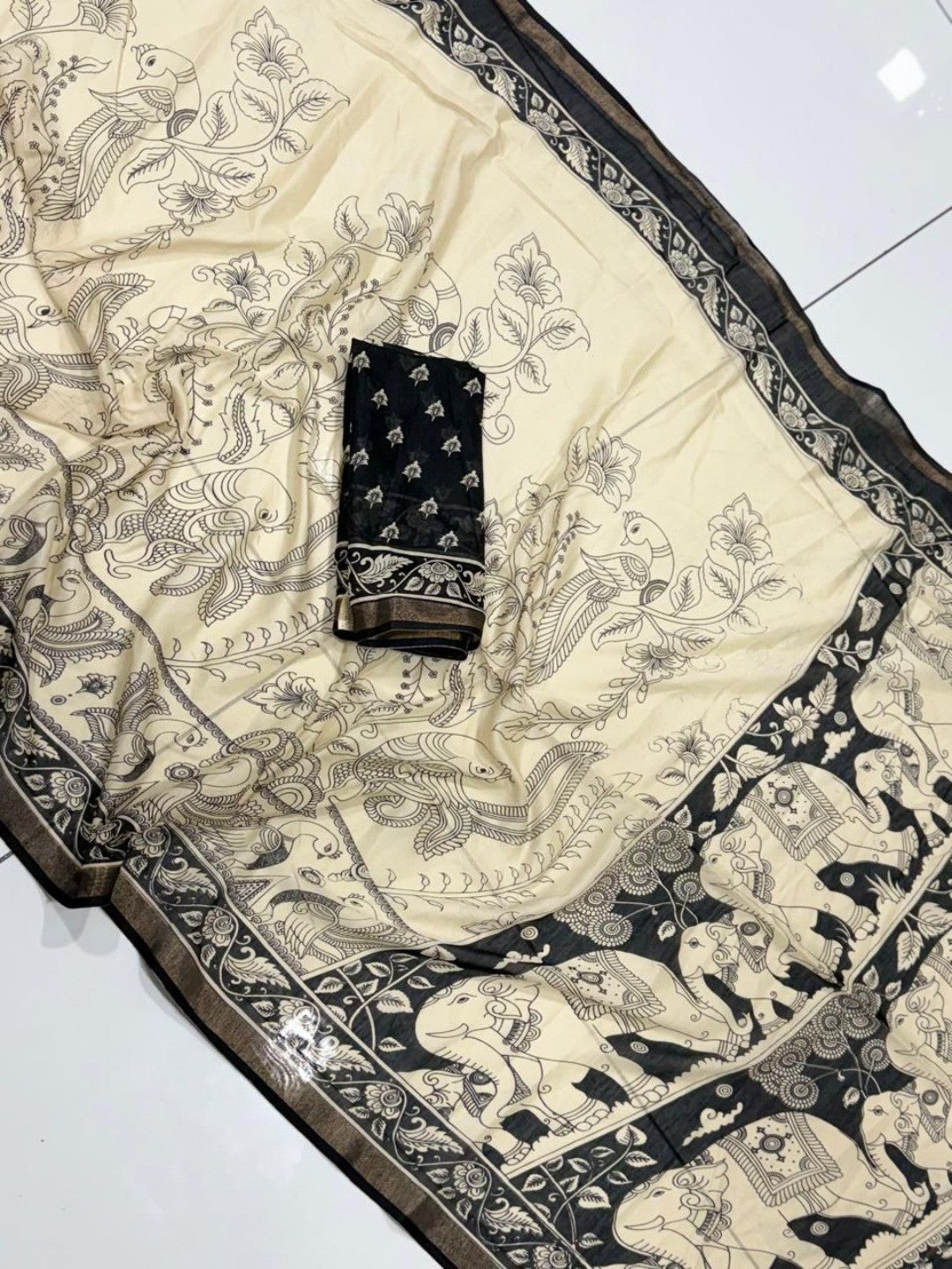 Cream Mulmul Cotton Saree with Traditional Kalamkari Print - Image 2
