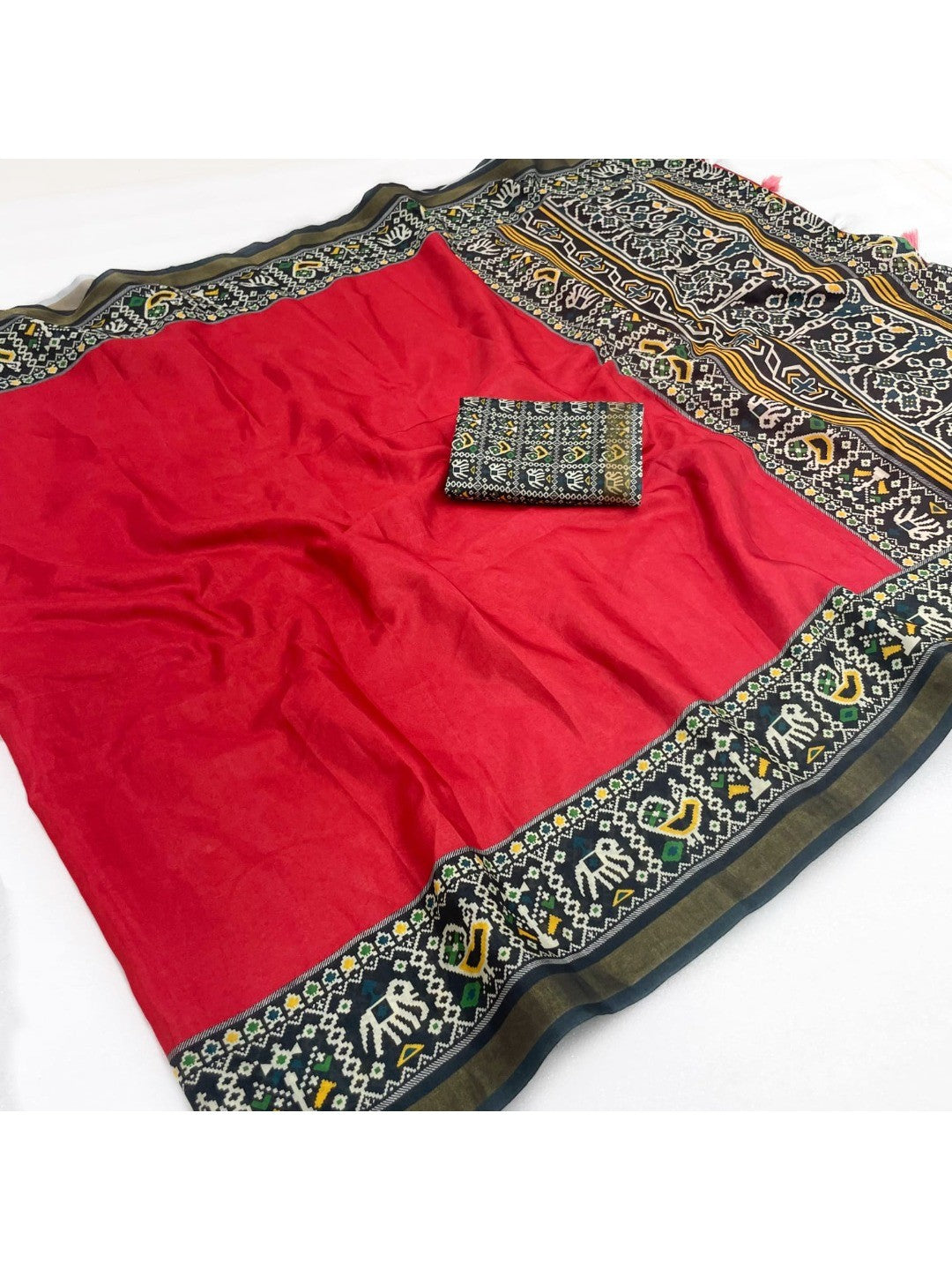 Elegant Red Mulmul Cotton Saree with Traditional Ikkat Print Border - Image 2