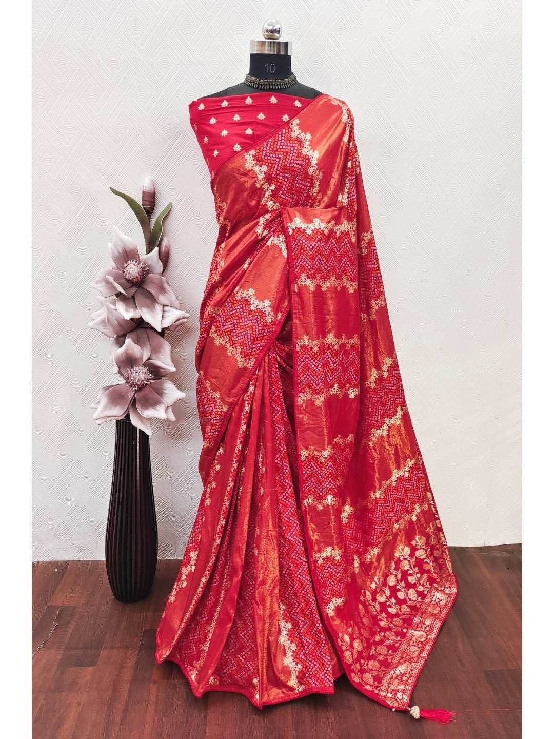 Classic Red Banarasi Jacquard Saree With Artistic Floral & Bandhani Design Weaving - Image 3