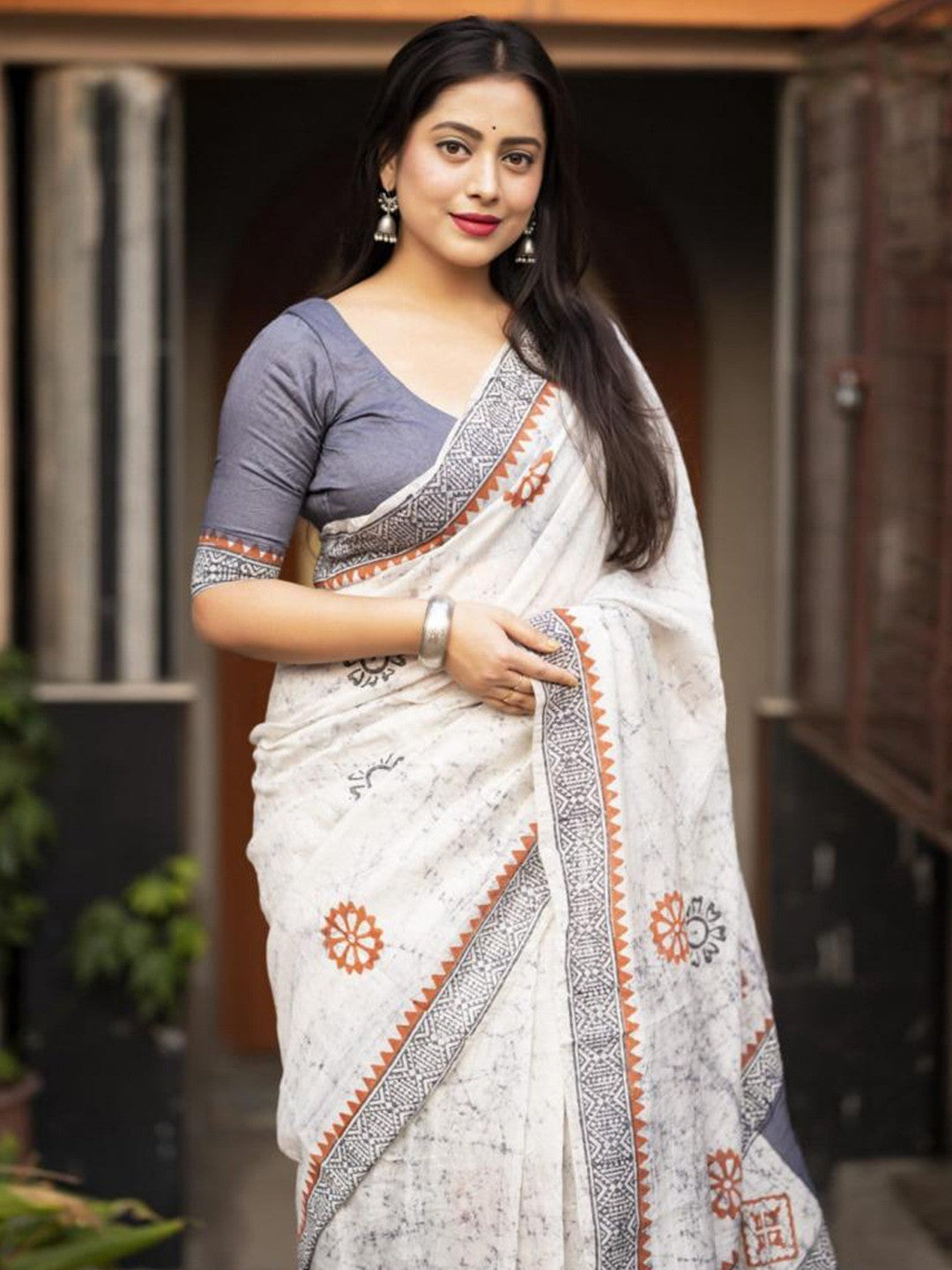 Grey Linen Saree with Hand Block Printed Geometric Patterns - Image 3