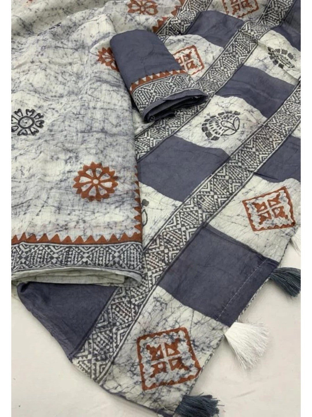 Grey Linen Saree with Hand Block Printed Geometric Patterns - Image 2