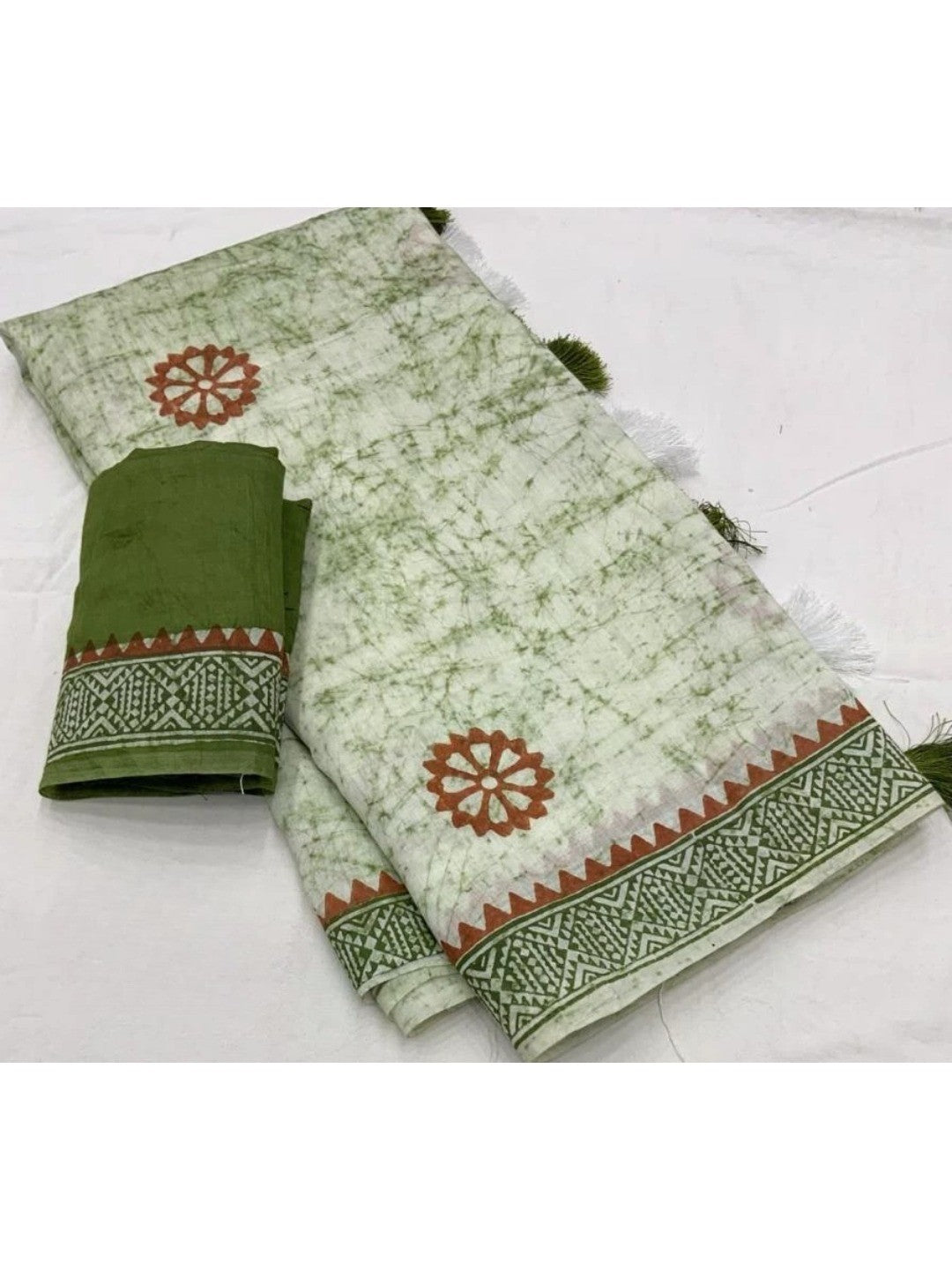 Green Linen Saree with Hand Block Printed Geometric Patterns - Image 4