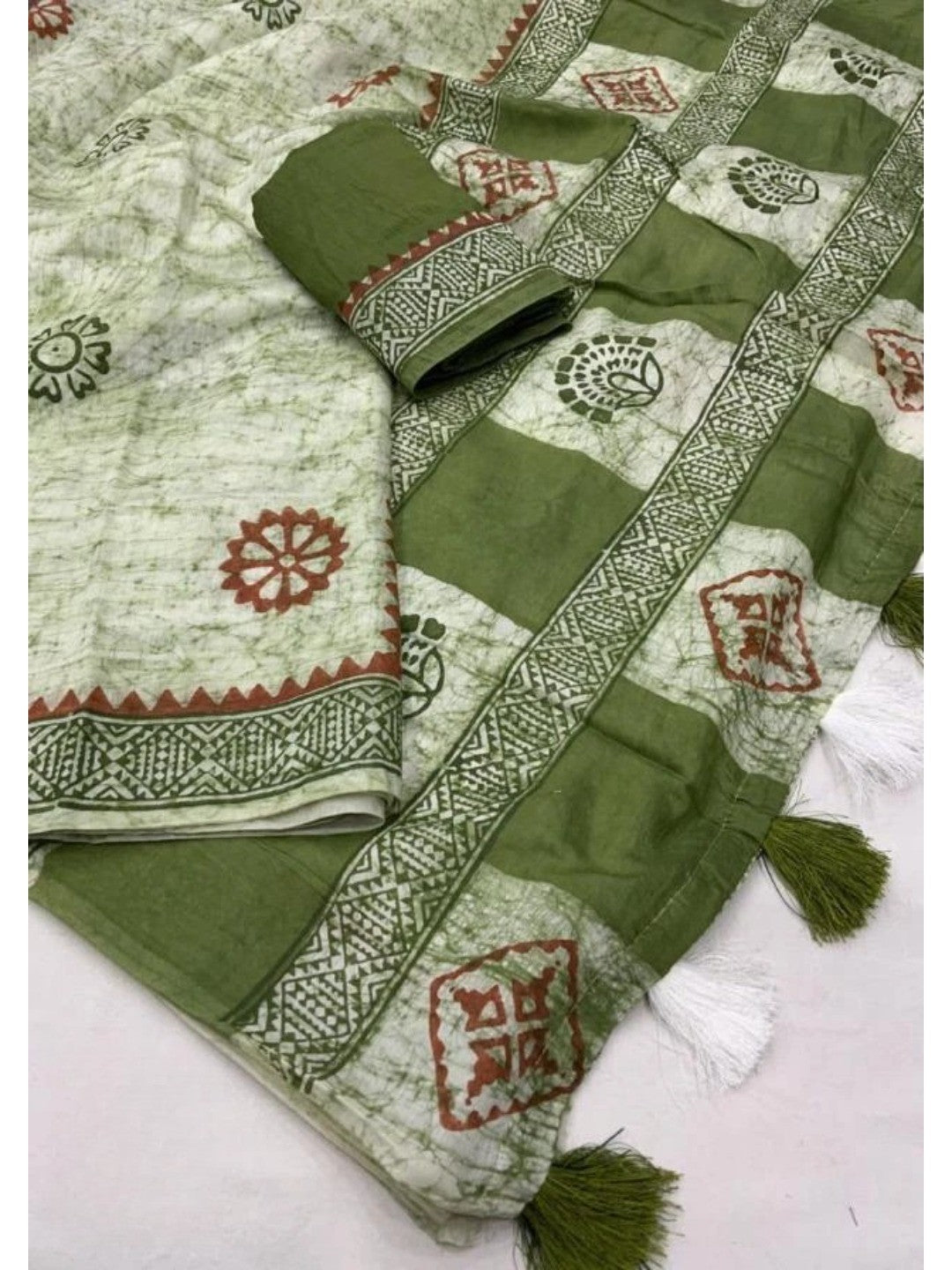 Green Linen Saree with Hand Block Printed Geometric Patterns - Image 2