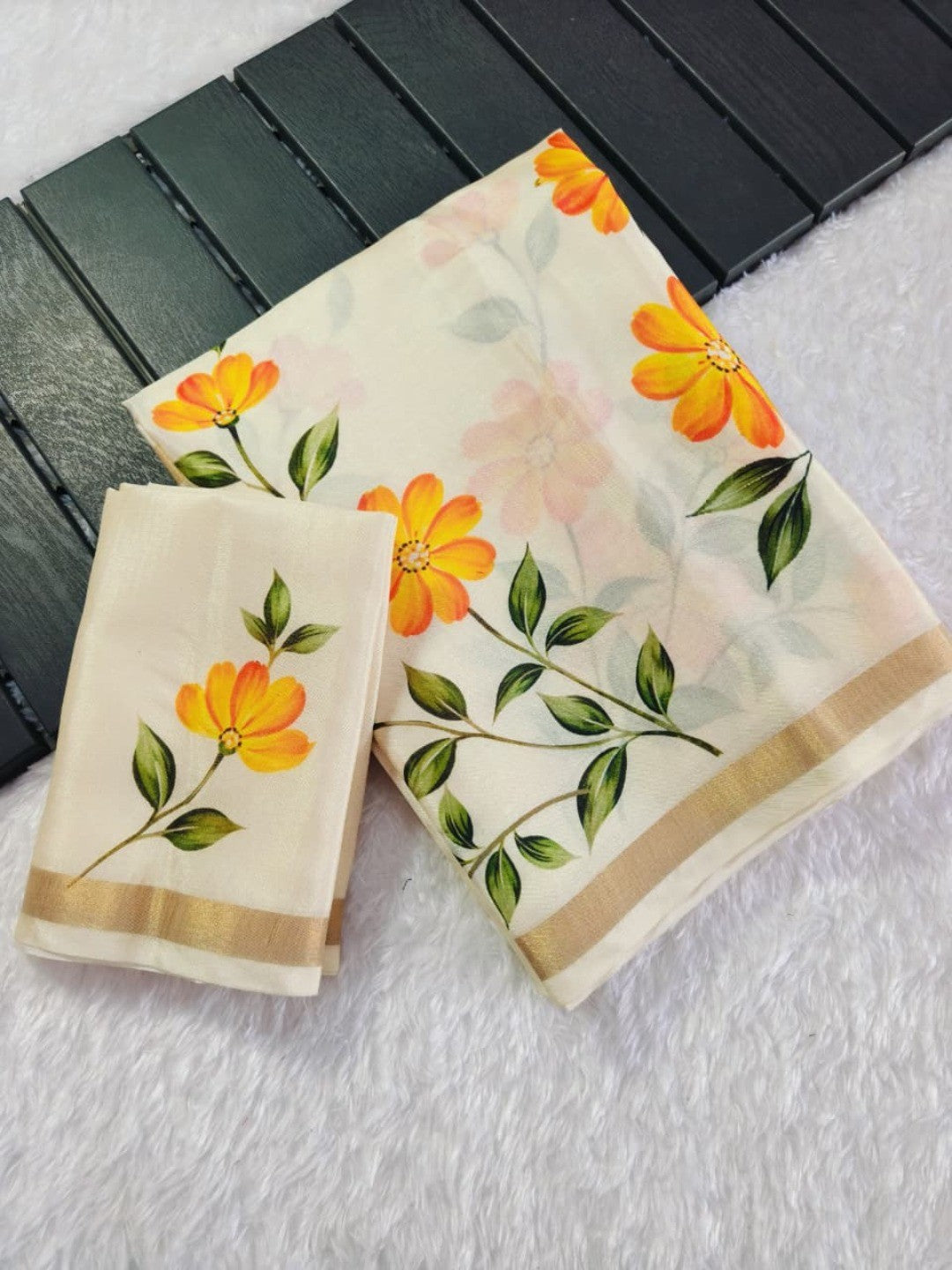 Elegant Cream Mulmul Cotton Floral Printed Saree - Image 3